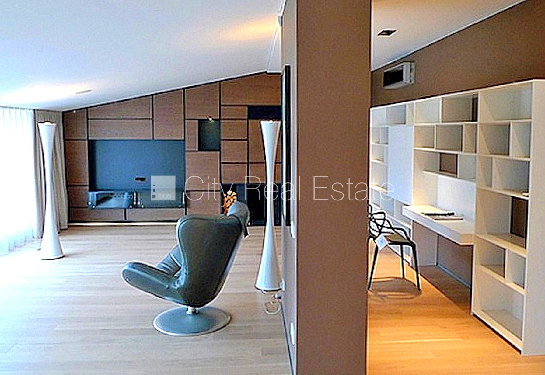 Sludinājumi. Fasādes māja, renovēta māja, labiekārtota apzaļumota teritorija, iespēja nomāt pazemes Cena: 750000 EUR Foto #9