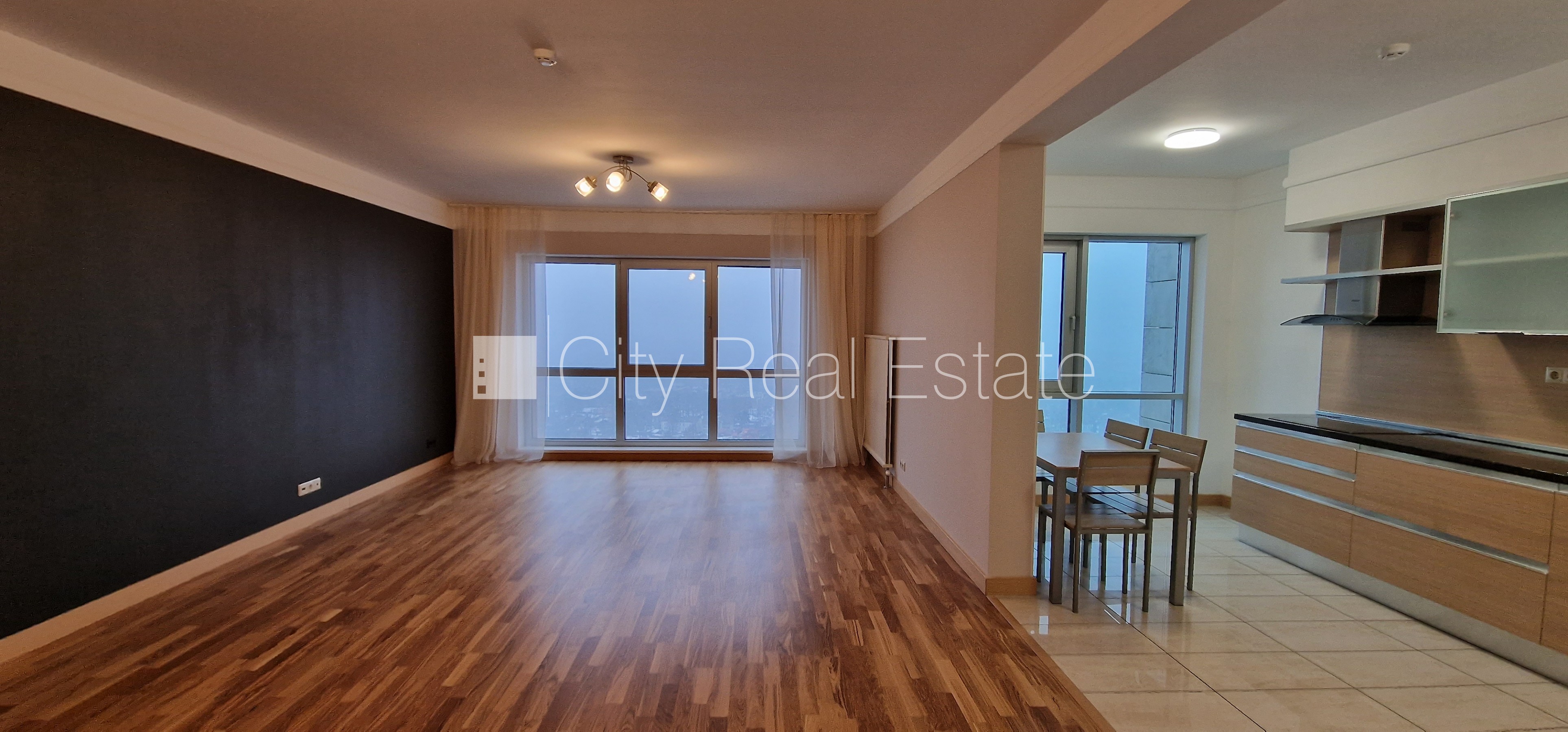 Sludinājumi. Projekts - Panorama Plaza, jaunceltne, vieta vairākām automašīnām, iespēja nomāt autostāvvietu, Cena: 1100 EUR/mēn Foto #2