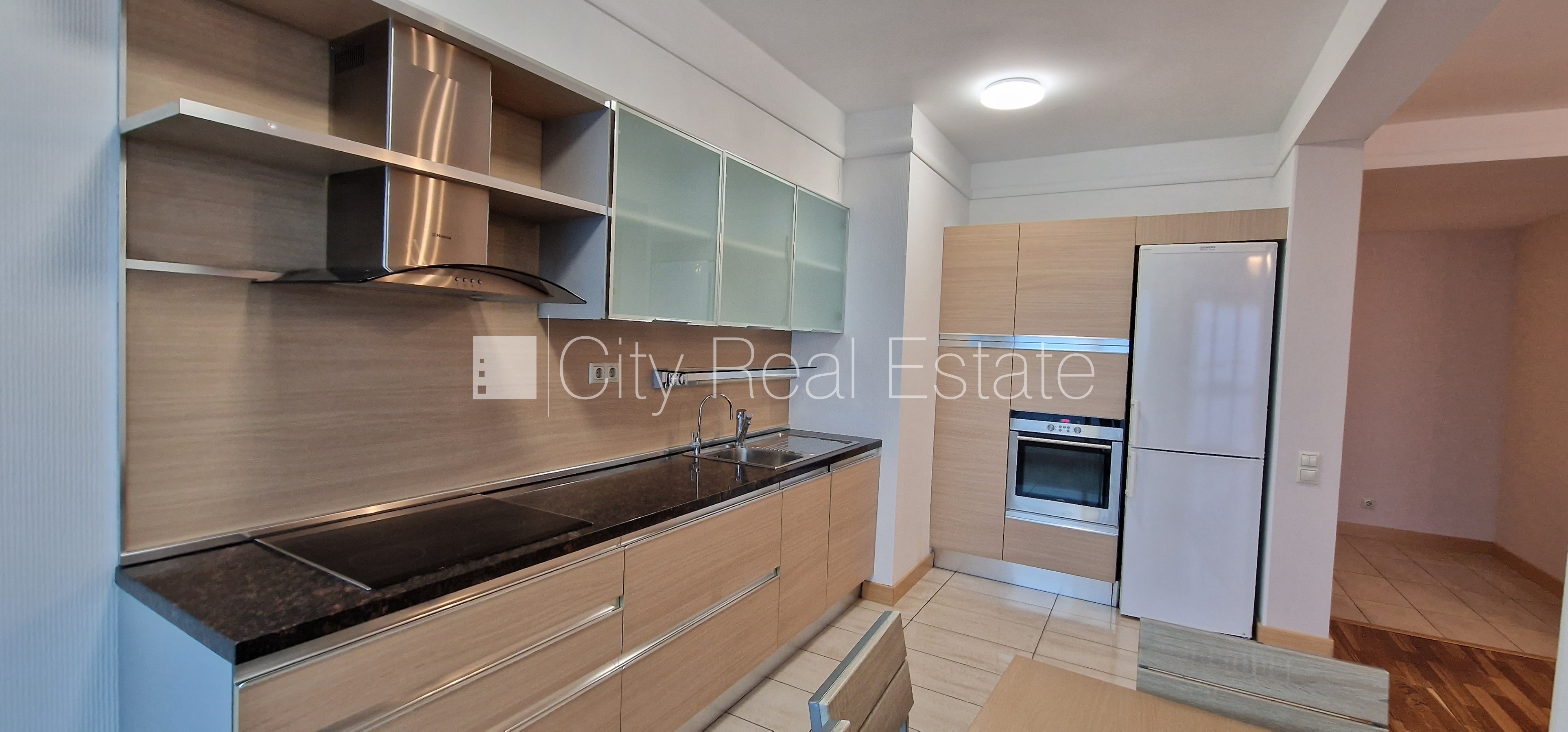 Sludinājumi. Projekts - Panorama Plaza, jaunceltne, vieta vairākām automašīnām, iespēja nomāt autostāvvietu, Cena: 1100 EUR/mēn Foto #5