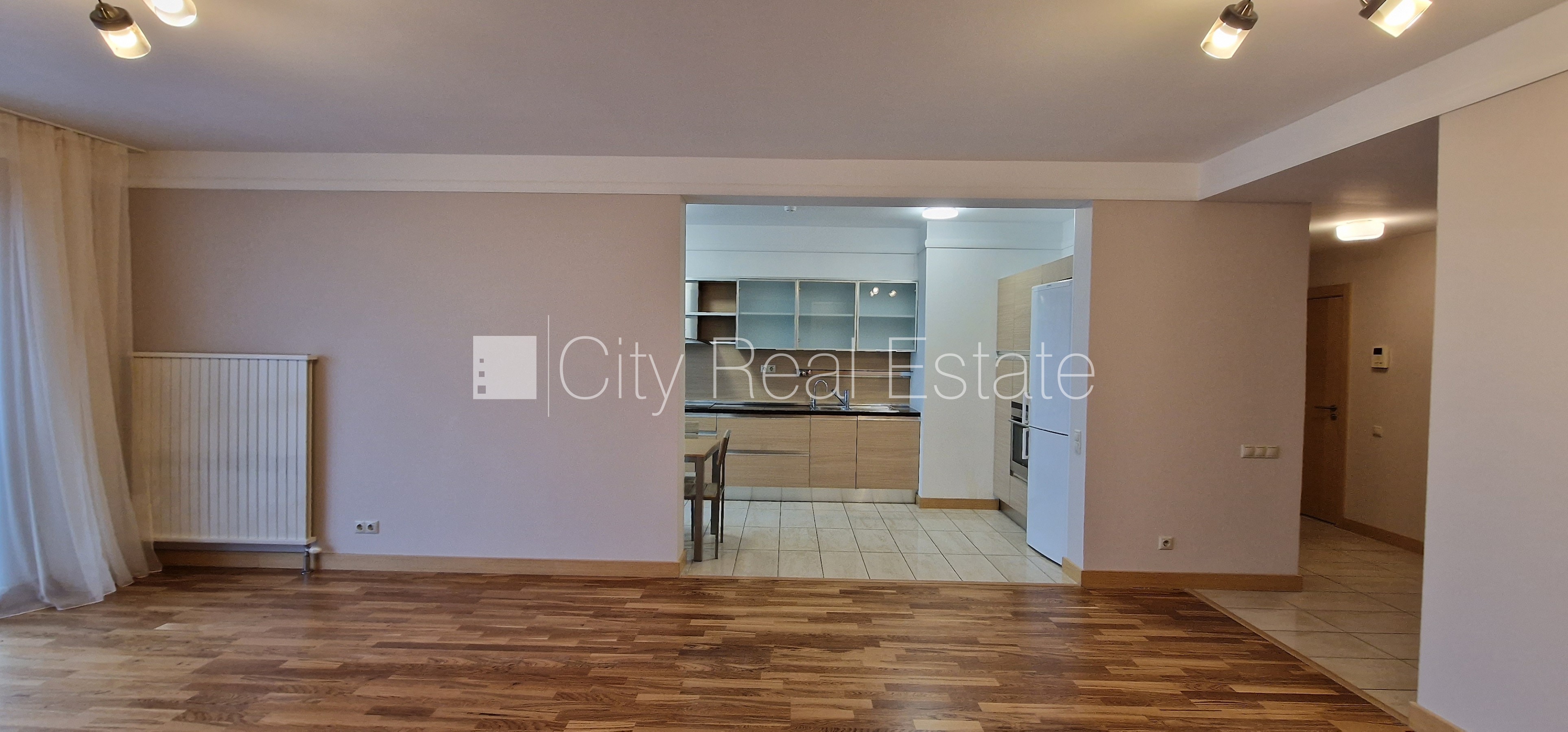 Sludinājumi. Projekts - Panorama Plaza, jaunceltne, vieta vairākām automašīnām, iespēja nomāt autostāvvietu, Cena: 1100 EUR/mēn Foto #3