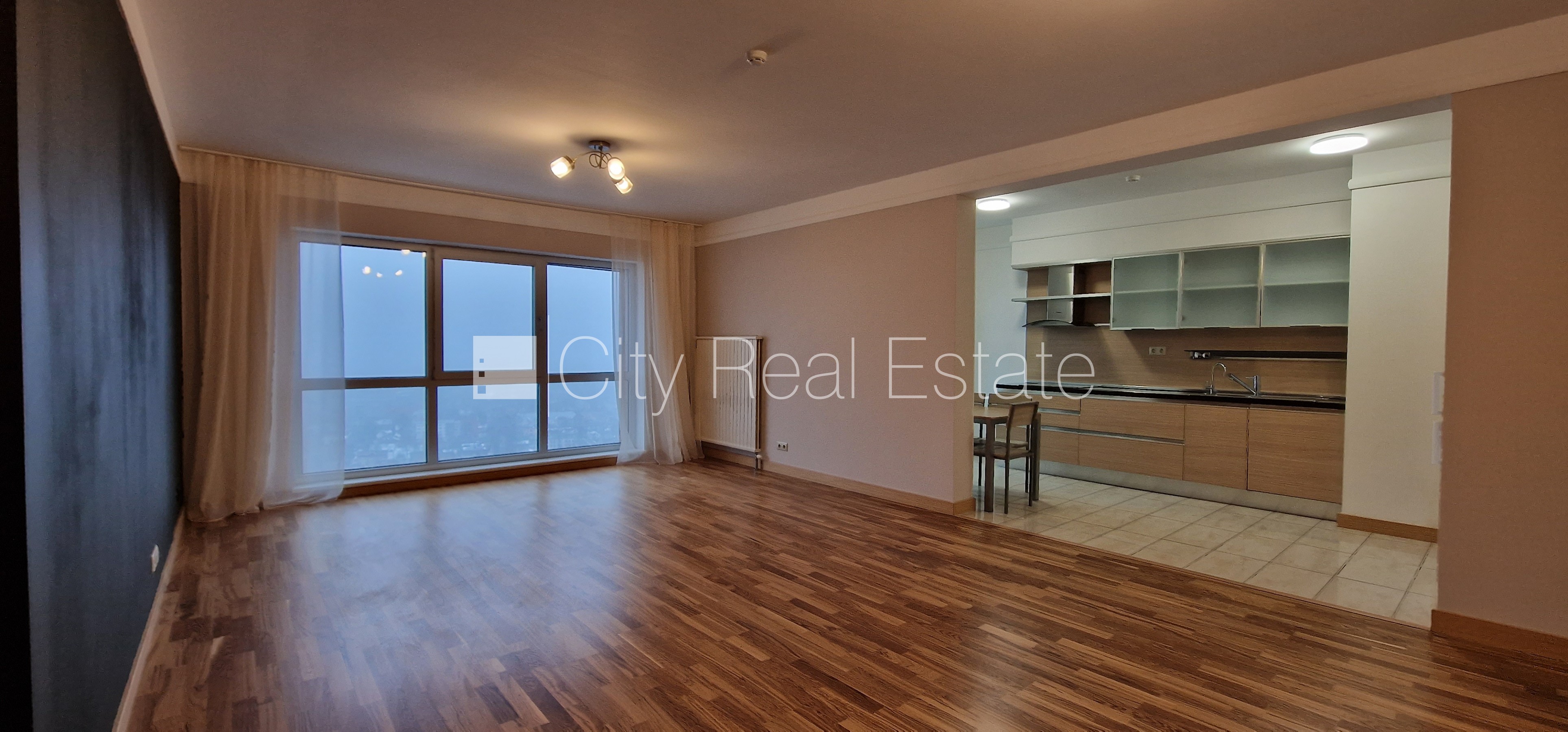 Sludinājumi. Projekts - Panorama Plaza, jaunceltne, vieta vairākām automašīnām, iespēja nomāt autostāvvietu, Cena: 1100 EUR/mēn Foto #1