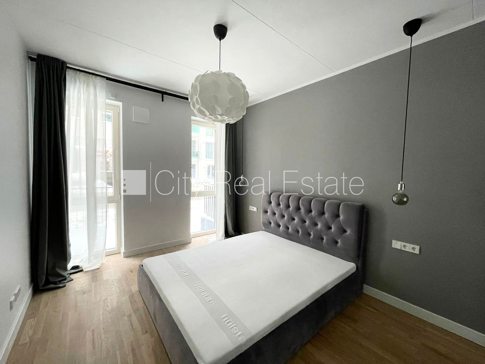 Sludinājumi. Jaunceltne, fasādes māja, labiekārtota apzaļumota teritorija, slēgts pagalms, pagalmā bērnu spēļu Cena: 850 EUR/mēn Foto #6