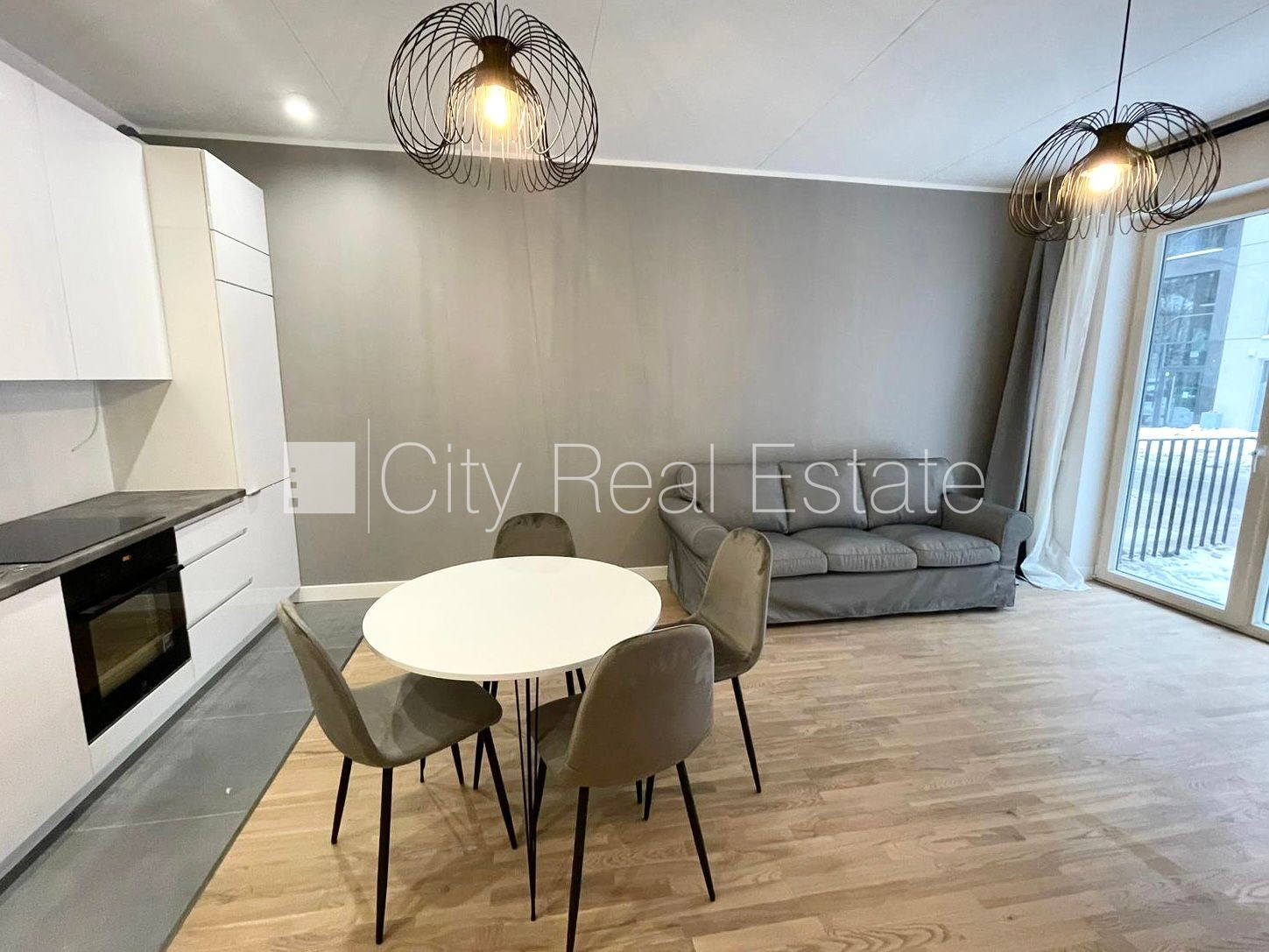 Sludinājumi. Jaunceltne, fasādes māja, labiekārtota apzaļumota teritorija, slēgts pagalms, pagalmā bērnu spēļu Cena: 850 EUR/mēn Foto #2