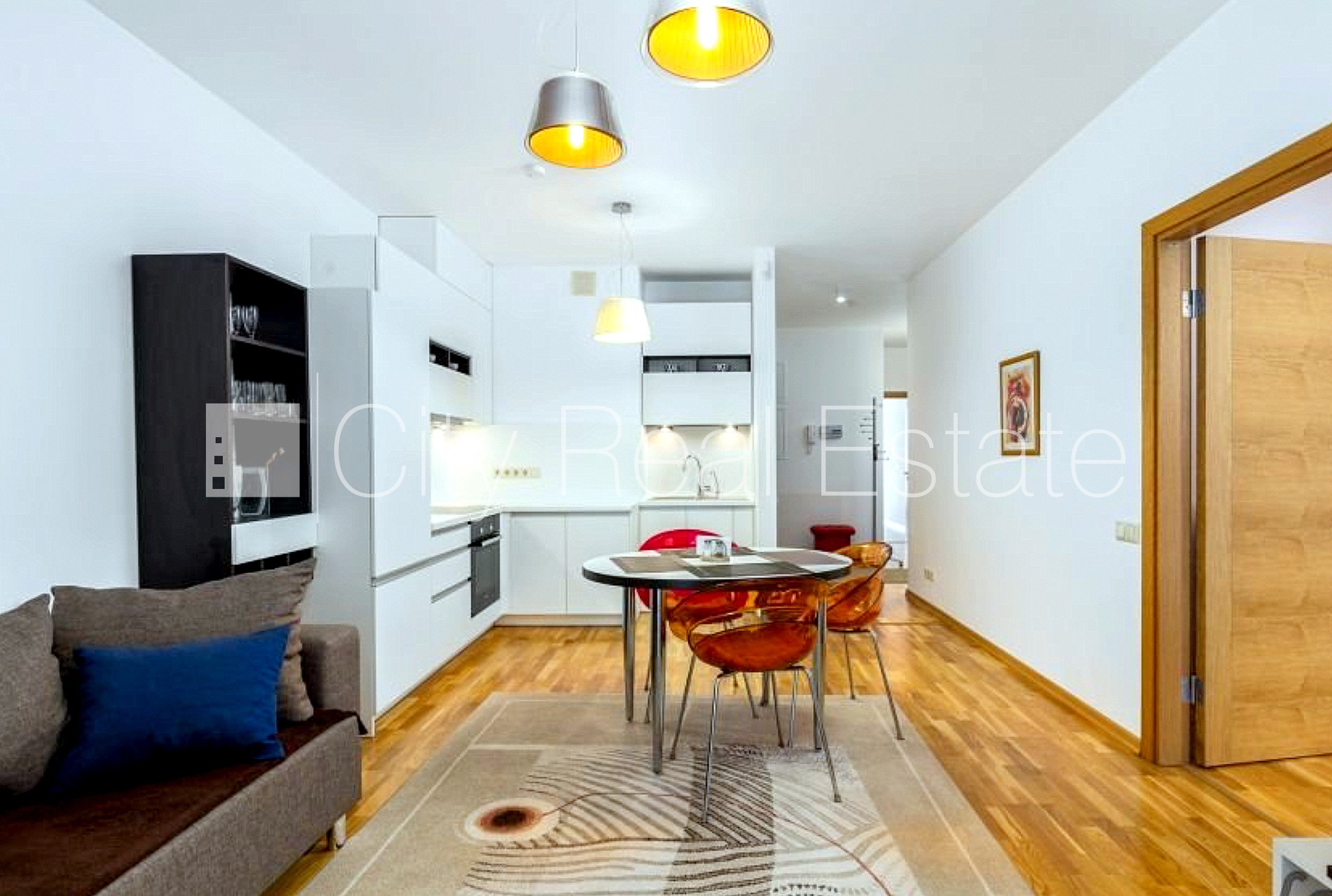 Sludinājumi. Jaunceltne, fasādes māja, labiekārtota apzaļumota teritorija, garāža vienai automašīnai, garāžas Cena: 215000 EUR Foto #2