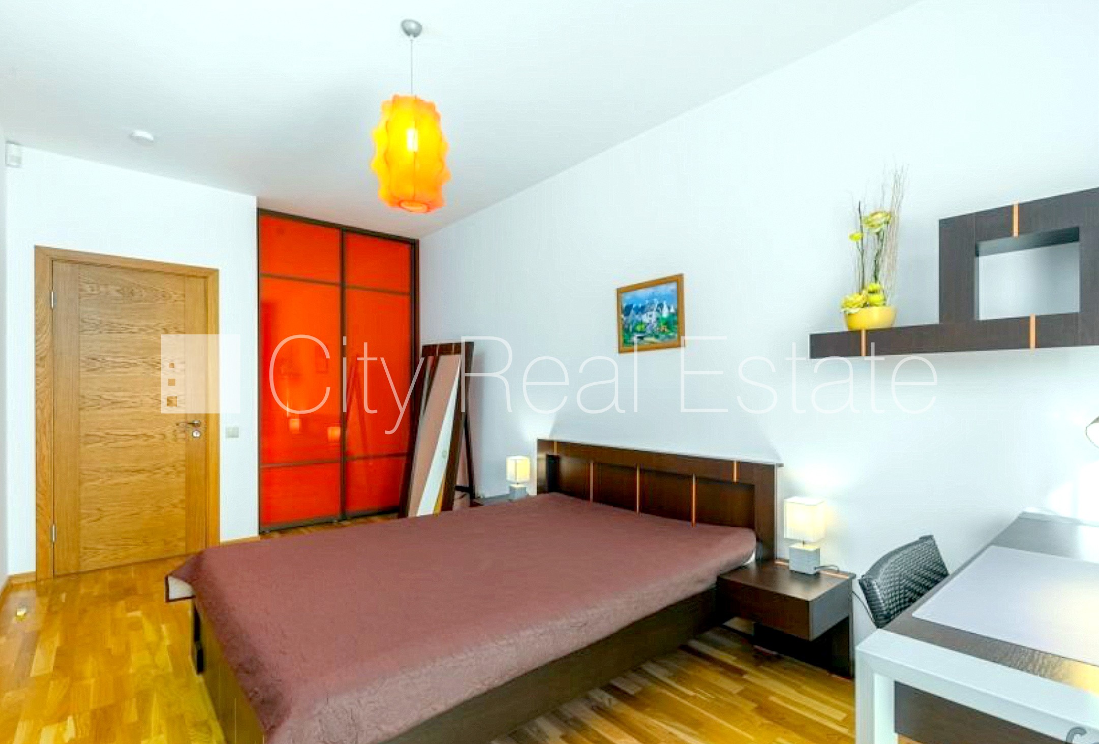 Sludinājumi. Jaunceltne, fasādes māja, labiekārtota apzaļumota teritorija, garāža vienai automašīnai, garāžas Cena: 215000 EUR Foto #4