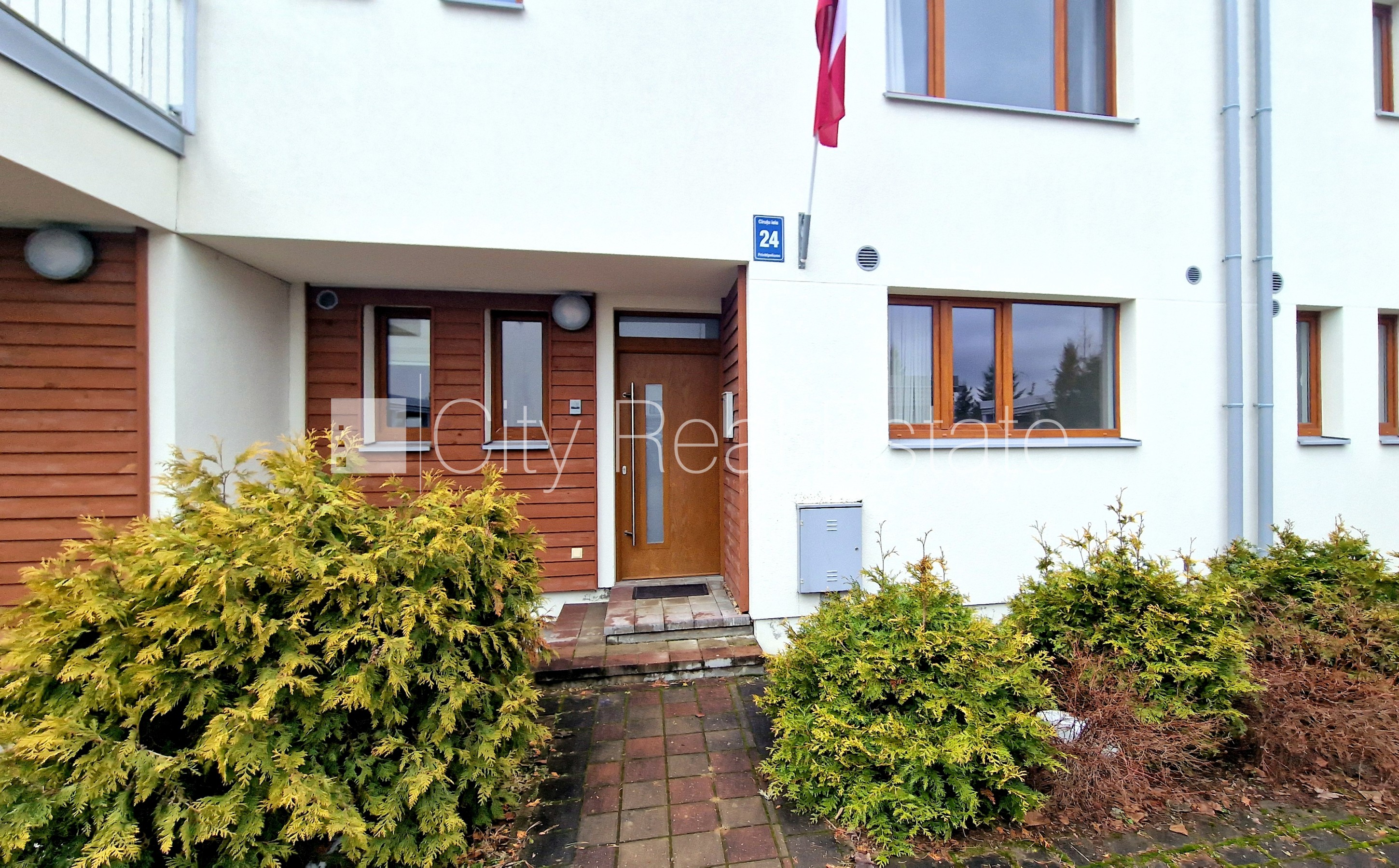 Sludinājumi. Projekts - Saliena, rindu māja, jaunceltne, labiekārtota apzaļumota teritorija 300 m2, iežogota Cena: 2100 EUR/mēn Foto #3