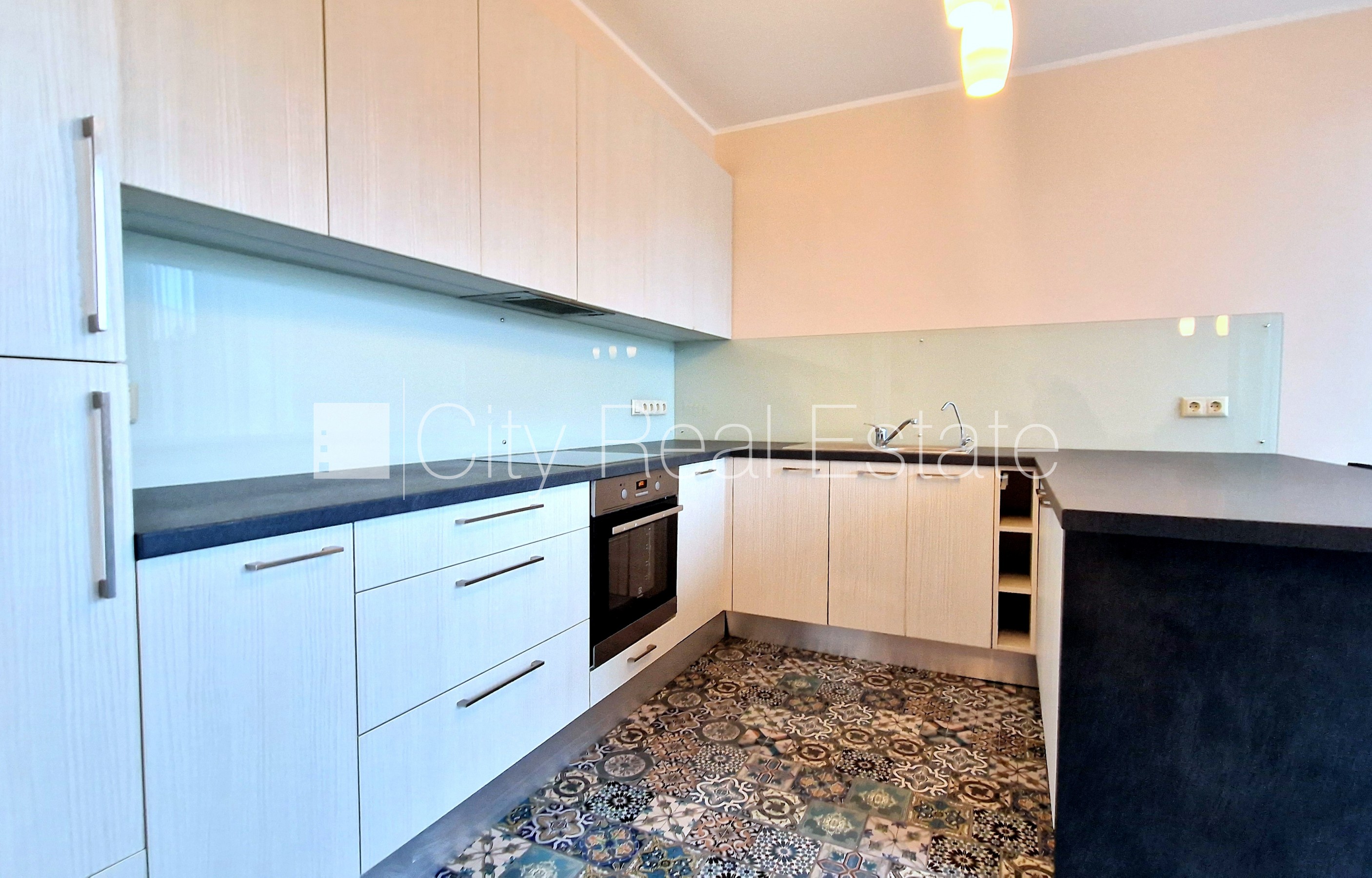 Sludinājumi. Projekts - Saliena, rindu māja, jaunceltne, labiekārtota apzaļumota teritorija 300 m2, iežogota Cena: 2100 EUR/mēn Foto #7