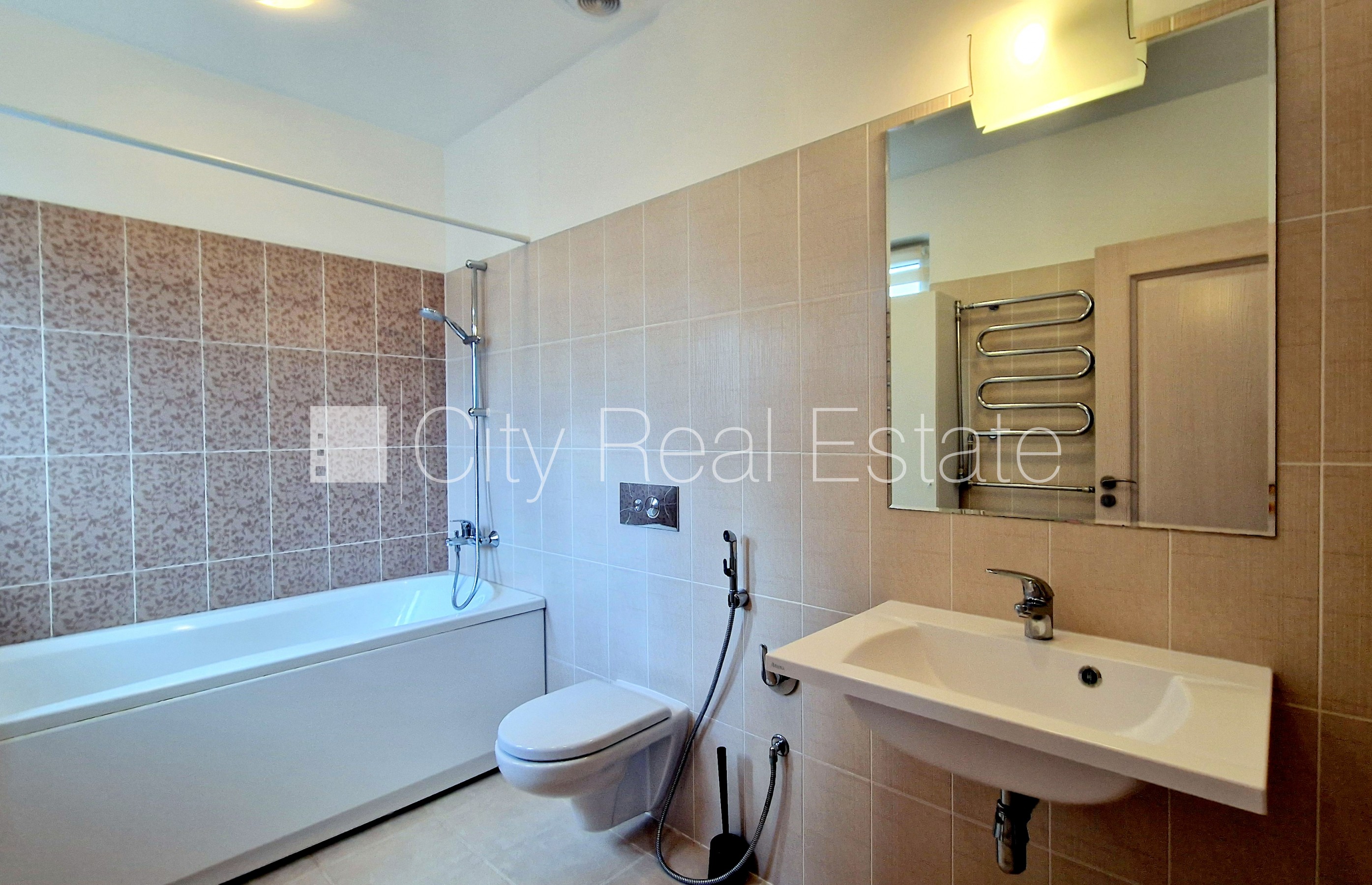 Sludinājumi. Projekts - Saliena, rindu māja, jaunceltne, labiekārtota apzaļumota teritorija 300 m2, iežogota Cena: 2100 EUR/mēn Foto #24