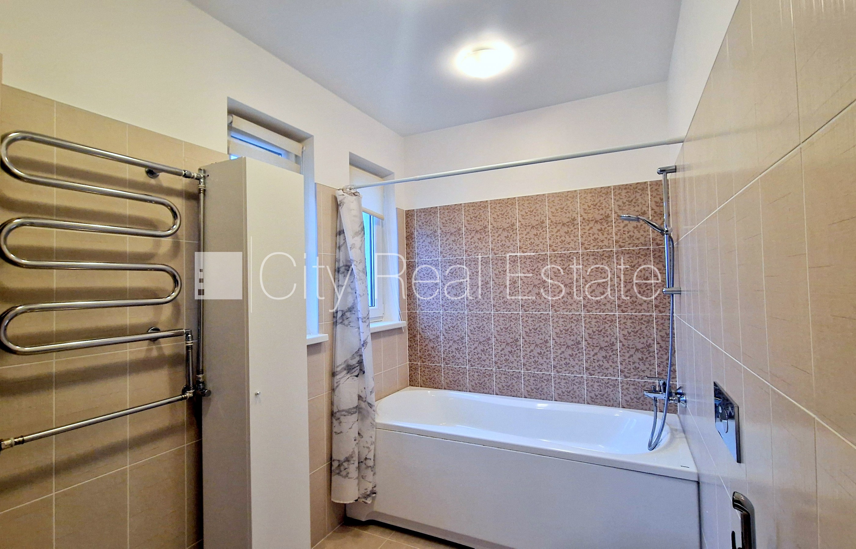 Sludinājumi. Projekts - Saliena, rindu māja, jaunceltne, labiekārtota apzaļumota teritorija 300 m2, iežogota Cena: 2100 EUR/mēn Foto #25