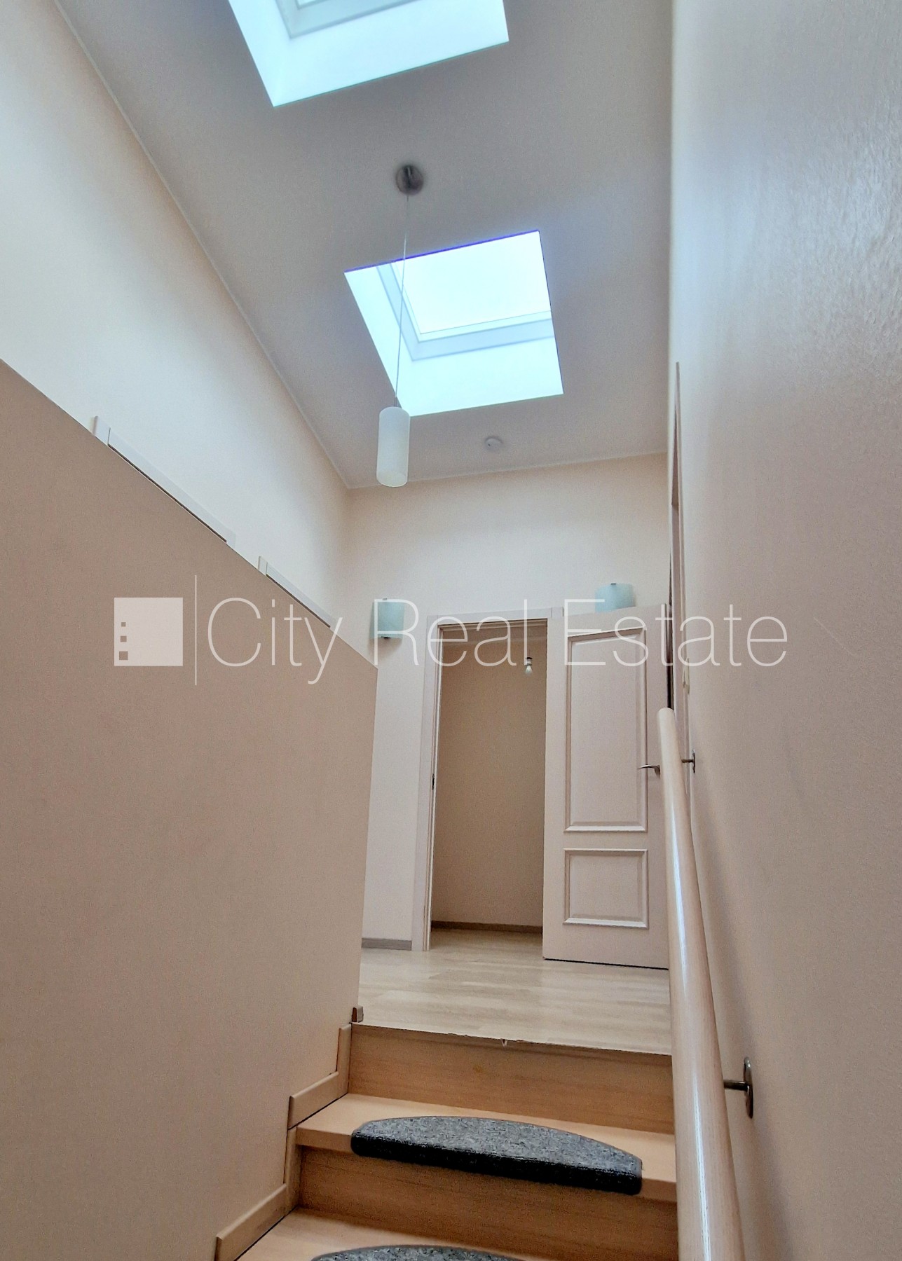 Sludinājumi. Projekts - Saliena, rindu māja, jaunceltne, labiekārtota apzaļumota teritorija 300 m2, iežogota Cena: 2100 EUR/mēn Foto #20