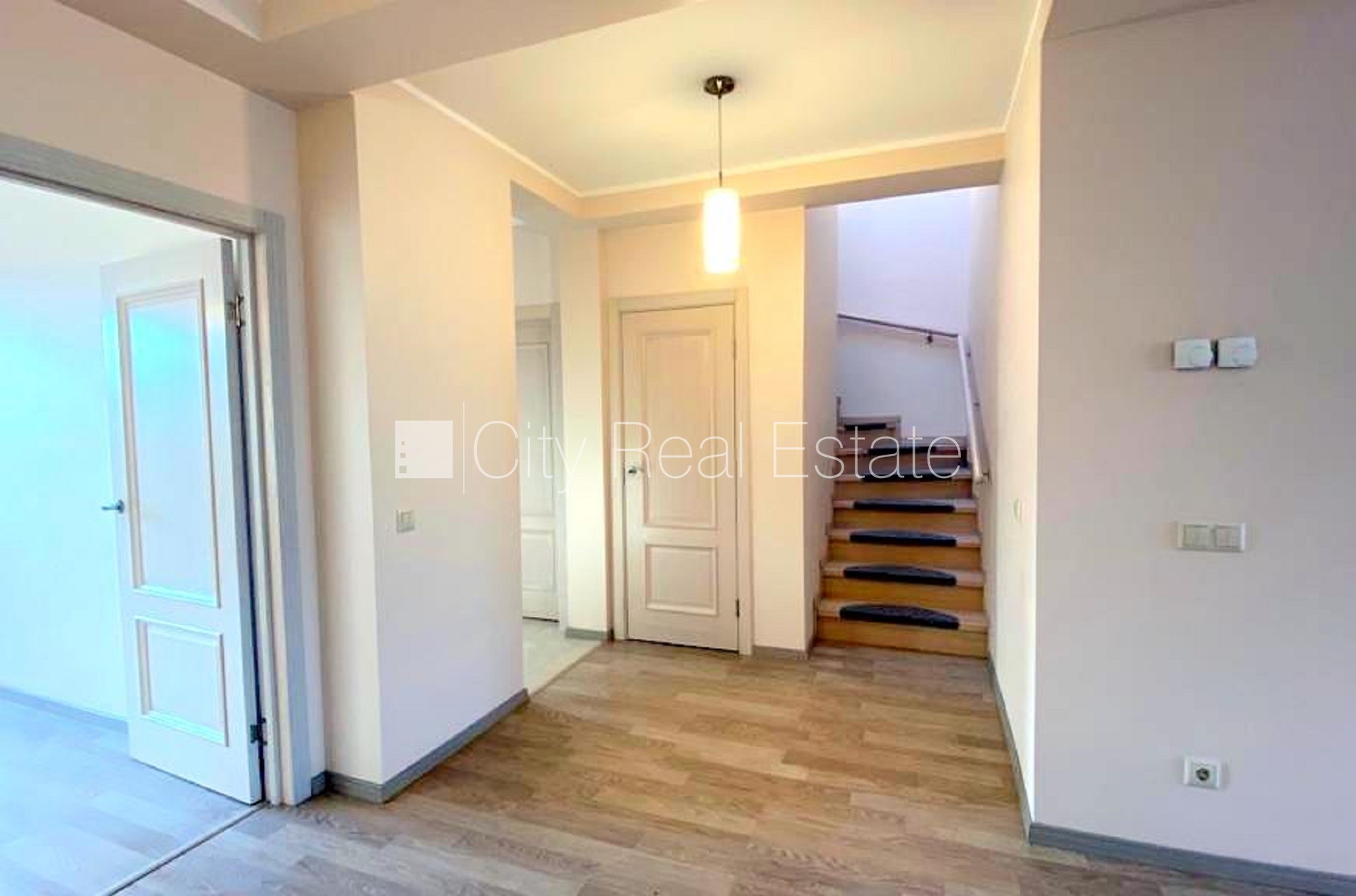 Sludinājumi. Projekts - Saliena, rindu māja, jaunceltne, labiekārtota apzaļumota teritorija 300 m2, iežogota Cena: 2100 EUR/mēn Foto #18