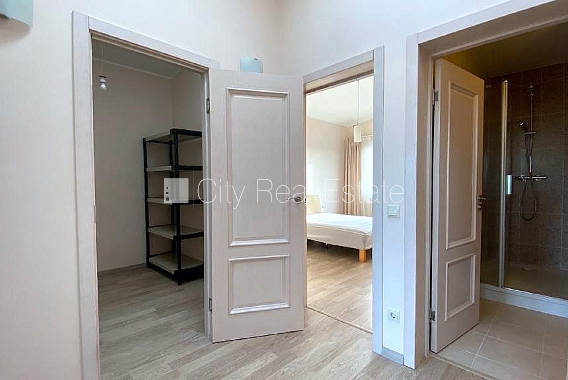 Sludinājumi. Projekts - Saliena, rindu māja, jaunceltne, labiekārtota apzaļumota teritorija 300 m2, iežogota Cena: 2100 EUR/mēn Foto #21