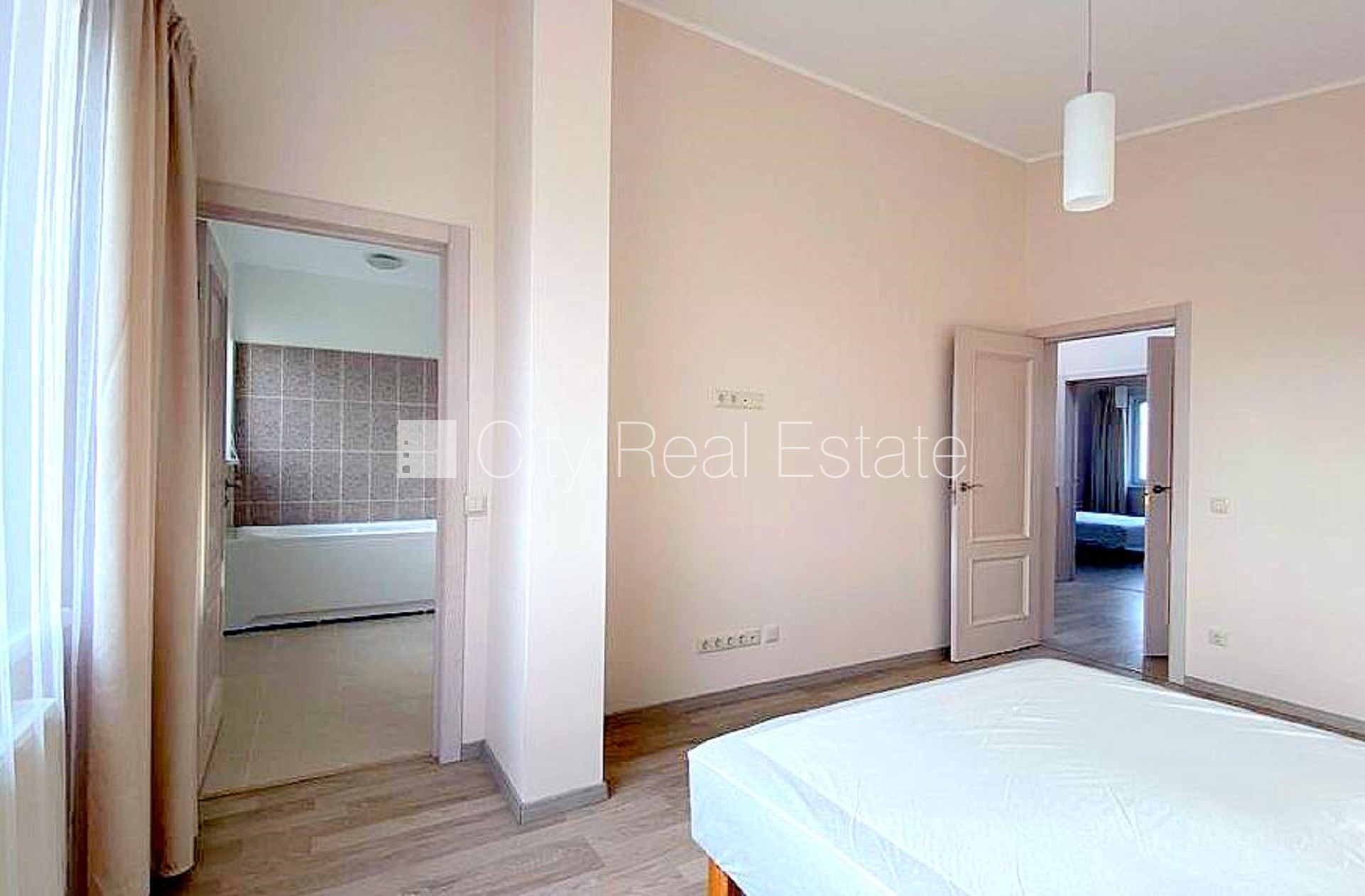 Sludinājumi. Projekts - Saliena, rindu māja, jaunceltne, labiekārtota apzaļumota teritorija 300 m2, iežogota Cena: 2100 EUR/mēn Foto #23