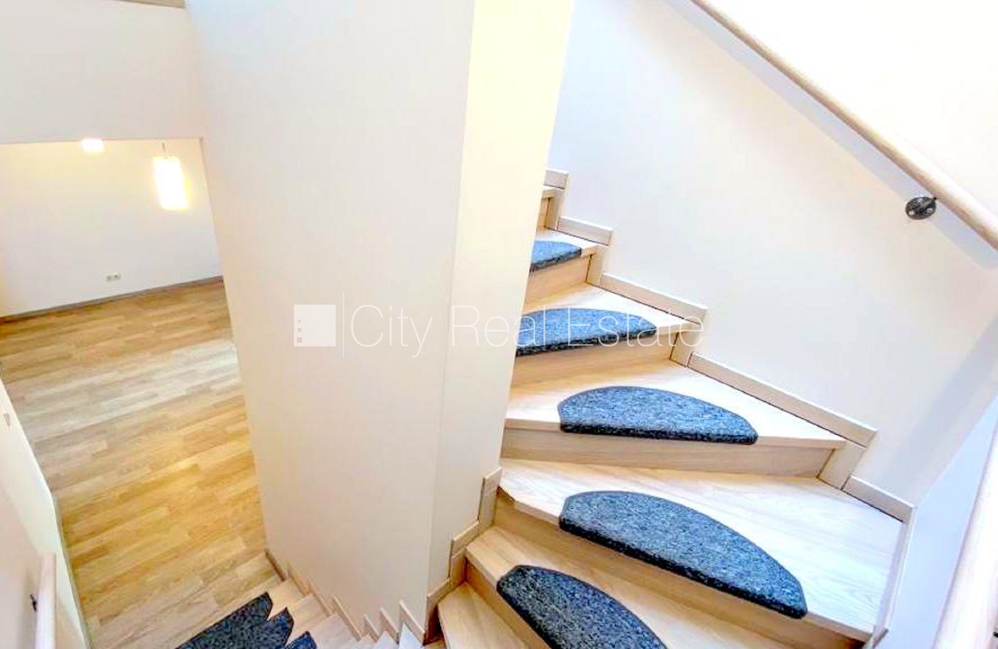 Sludinājumi. Projekts - Saliena, rindu māja, jaunceltne, labiekārtota apzaļumota teritorija 300 m2, iežogota Cena: 2100 EUR/mēn Foto #19