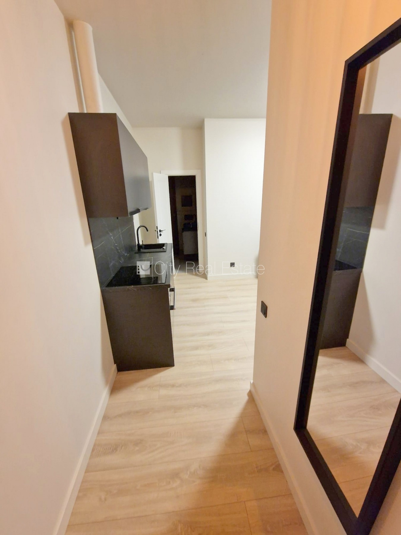 Sludinājumi. Fasādes māja, renovēta māja, slēgts pagalms, ieeja no ielas, ir lifts, kāpņu telpa pēc kapitālā Cena: 510 EUR/mēn Foto #13