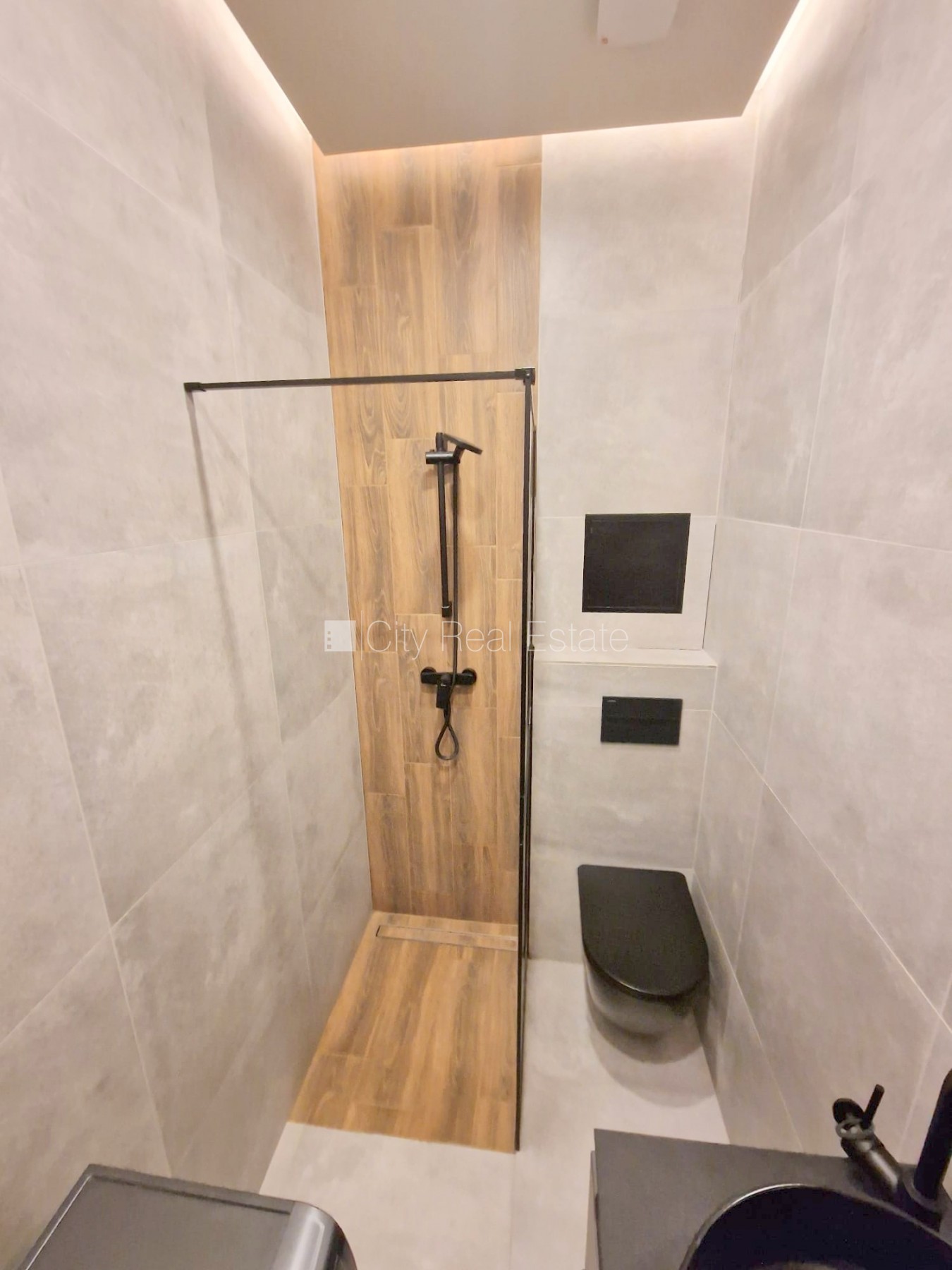 Sludinājumi. Fasādes māja, renovēta māja, slēgts pagalms, ieeja no ielas, ir lifts, kāpņu telpa pēc kapitālā Cena: 510 EUR/mēn Foto #15