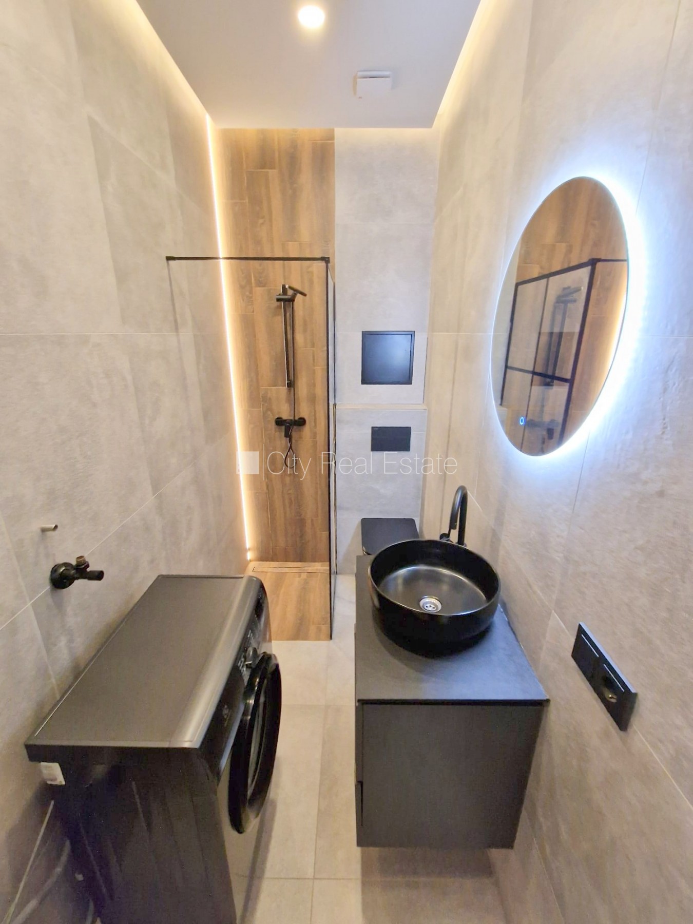 Sludinājumi. Fasādes māja, renovēta māja, slēgts pagalms, ieeja no ielas, ir lifts, kāpņu telpa pēc kapitālā Cena: 510 EUR/mēn Foto #16