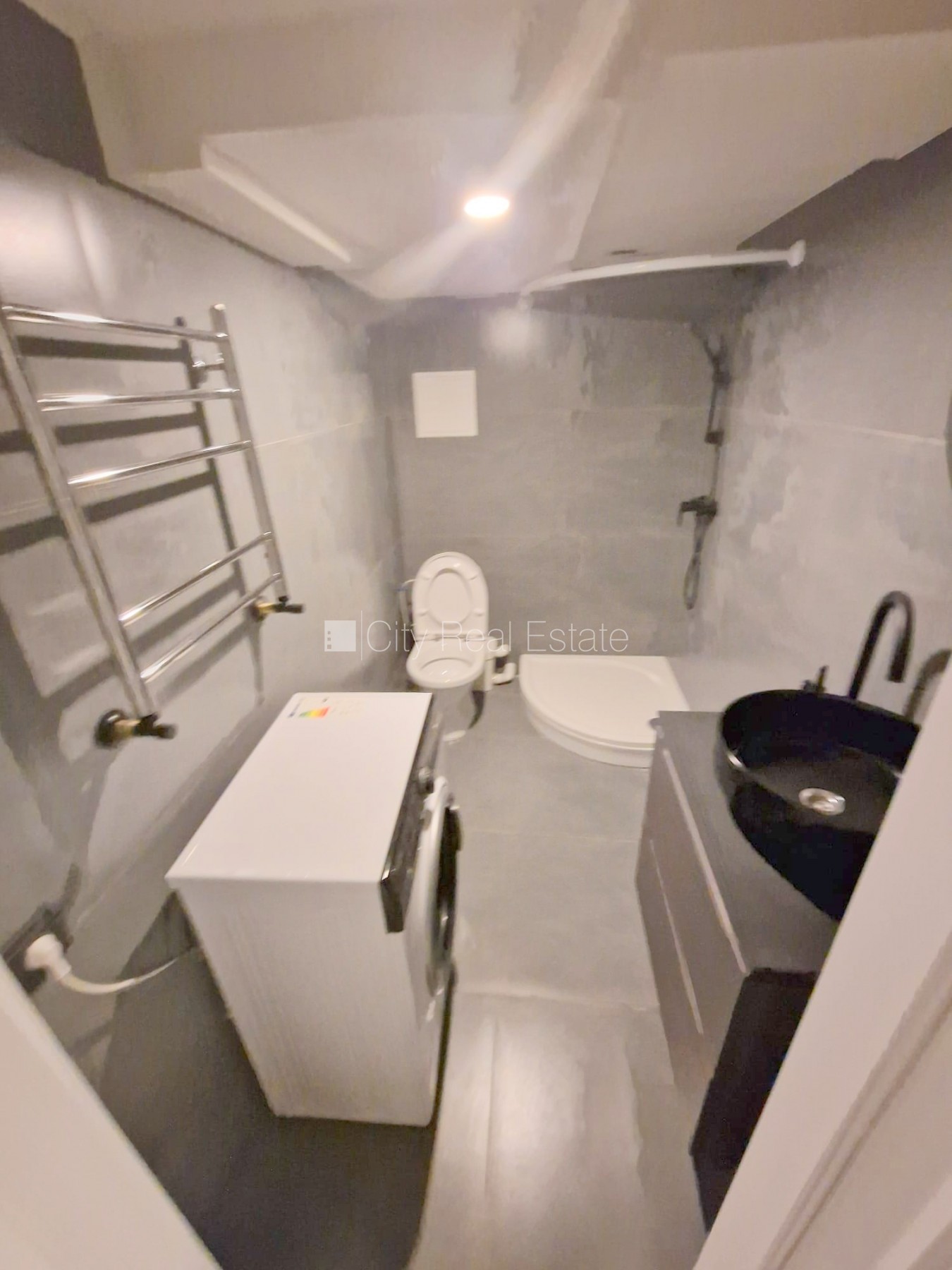 Sludinājumi. Fasādes māja, renovēta māja, slēgts pagalms, ieeja no ielas, puspagrabs, kāpņu telpa pēc kapitālā Cena: 300 EUR/mēn Foto #7