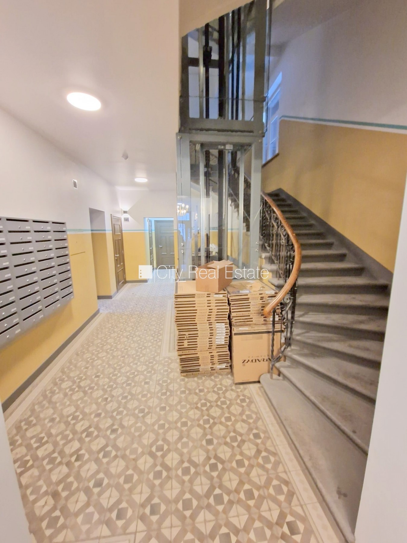 Sludinājumi. Fasādes māja, renovēta māja, slēgts pagalms, ieeja no ielas, puspagrabs, kāpņu telpa pēc kapitālā Cena: 300 EUR/mēn Foto #12