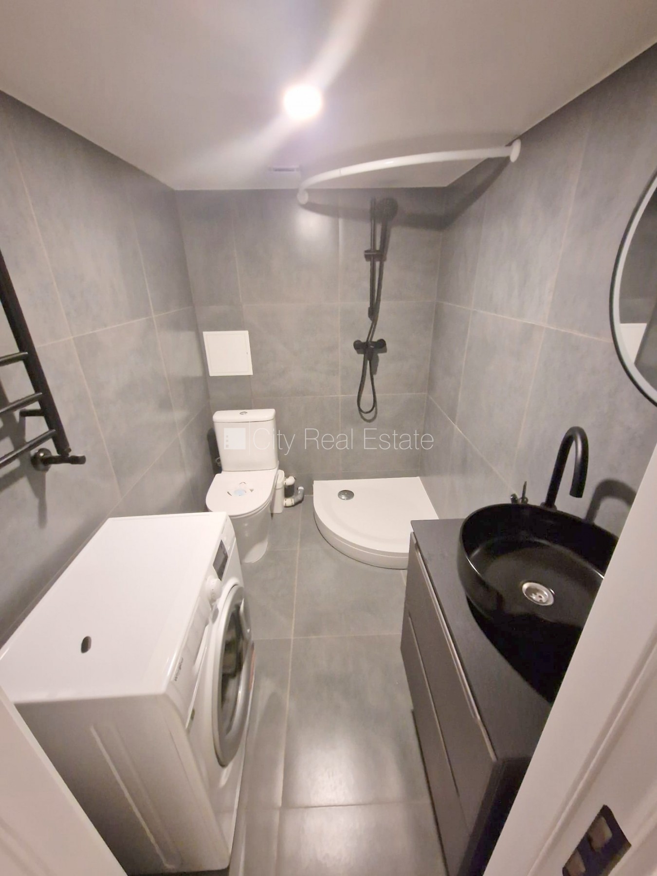 Sludinājumi. Fasādes māja, renovēta māja, slēgts pagalms, ieeja no ielas, puspagrabs, kāpņu telpa pēc kapitālā Cena: 400 EUR/mēn Foto #10