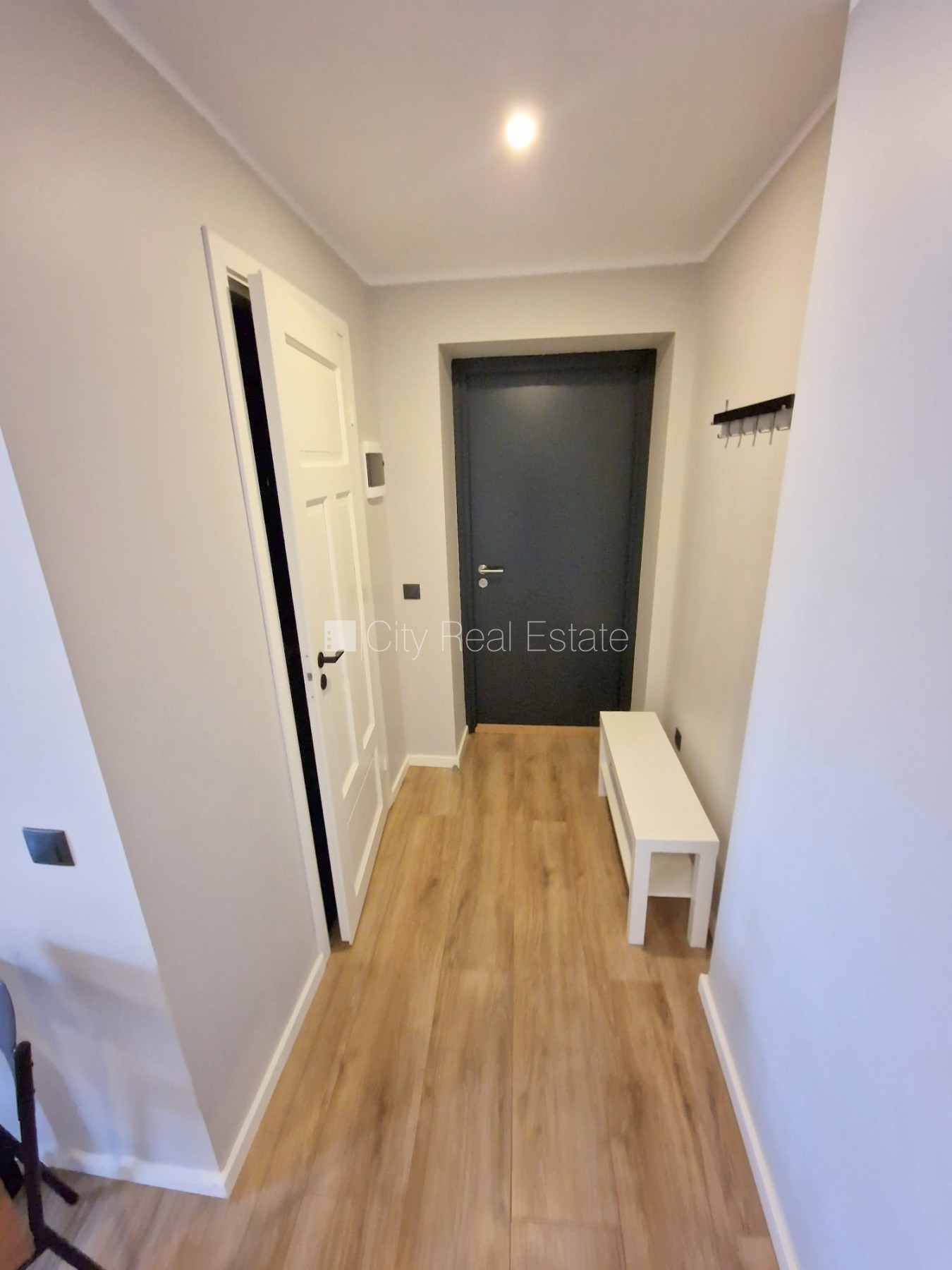 Sludinājumi. Pagalma ēka, renovēta māja, slēgts pagalms, ieeja no ielas un pagalma, kāpņu telpa pēc kapitālā Cena: 340 EUR/mēn Foto #15