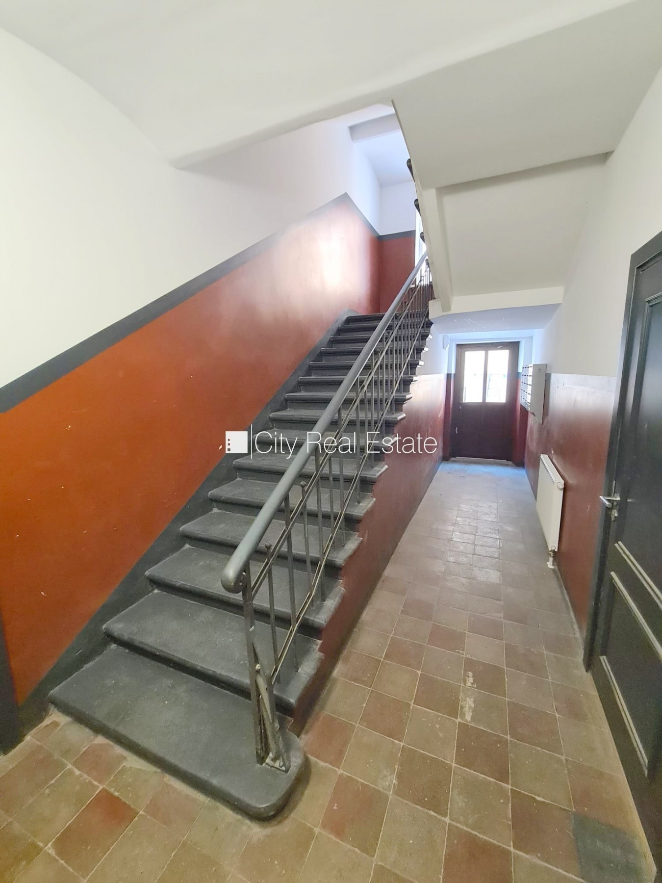 Sludinājumi. Pagalma ēka, renovēta māja, slēgts pagalms, ieeja no ielas un pagalma, kāpņu telpa pēc kapitālā Cena: 340 EUR/mēn Foto #18