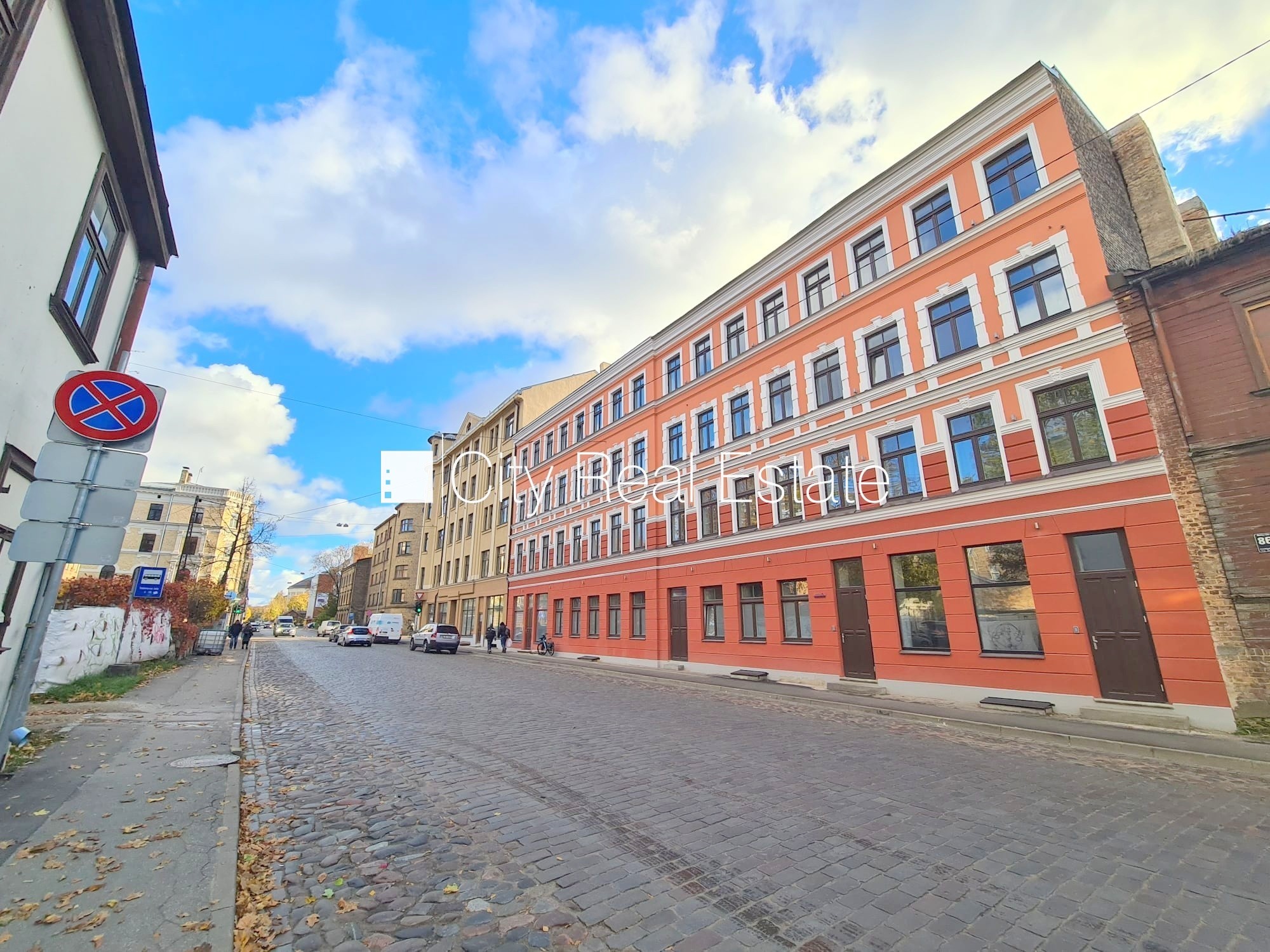 Sludinājumi. Pagalma ēka, renovēta māja, slēgts pagalms, ieeja no ielas un pagalma, kāpņu telpa pēc kapitālā Cena: 340 EUR/mēn Foto #21