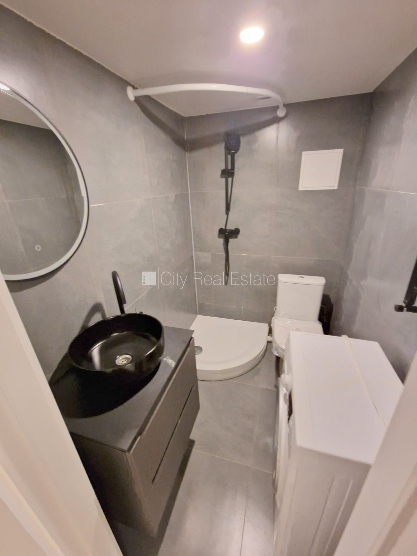 Sludinājumi. Fasādes māja, renovēta māja, slēgts pagalms, ieeja no ielas, puspagrabs, kāpņu telpa pēc kapitālā Cena: 400 EUR/mēn Foto #10