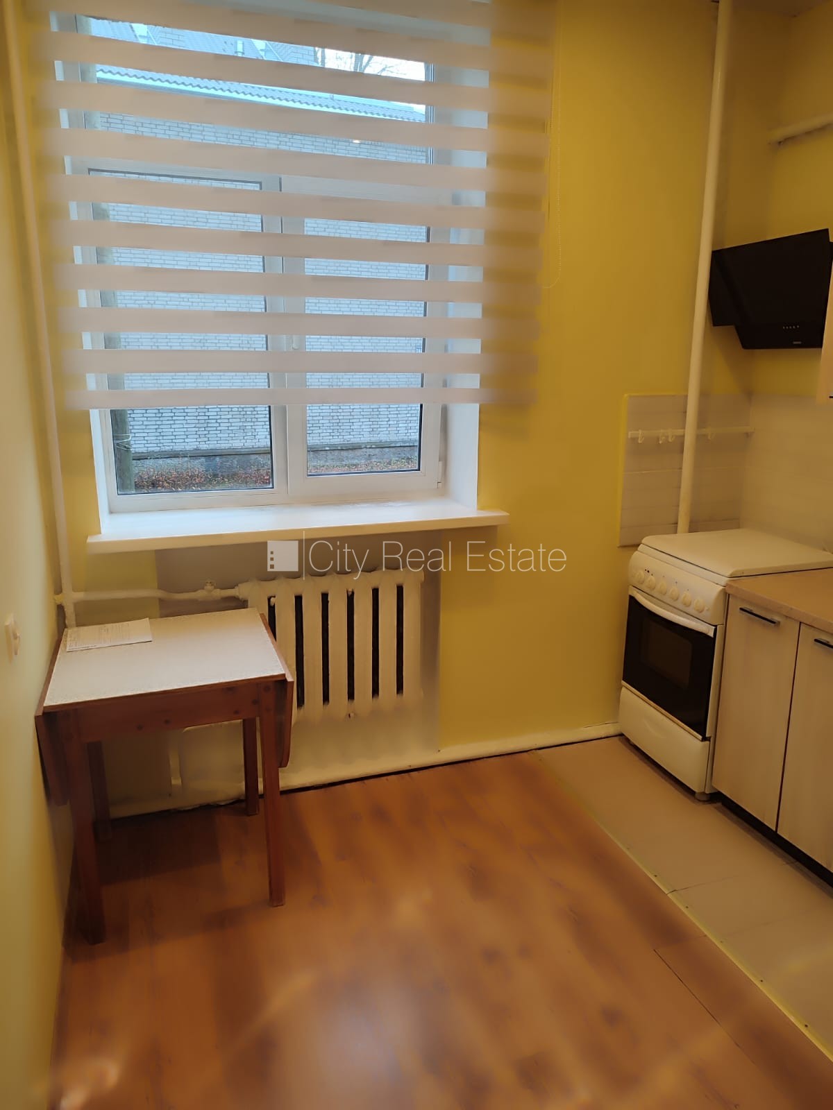 Sludinājumi. Dzīvokļu skaits ēkā  4 gab., zaļā teritorija, bezmaksas stāvvieta pagalmā, ieeja no pagalma, logi Cena: 42000 EUR Foto #2