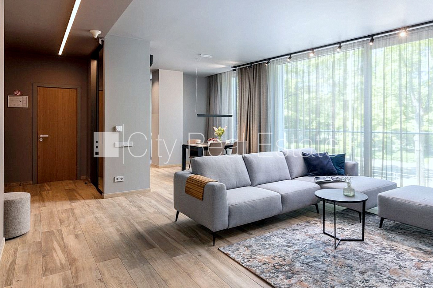 Sludinājumi. Jaunceltne, fasādes māja, labiekārtots apzaļumots pagalms, pazemes autostāvvieta, ieeja no ielas, Cena: 4700 EUR/mēn Foto #1