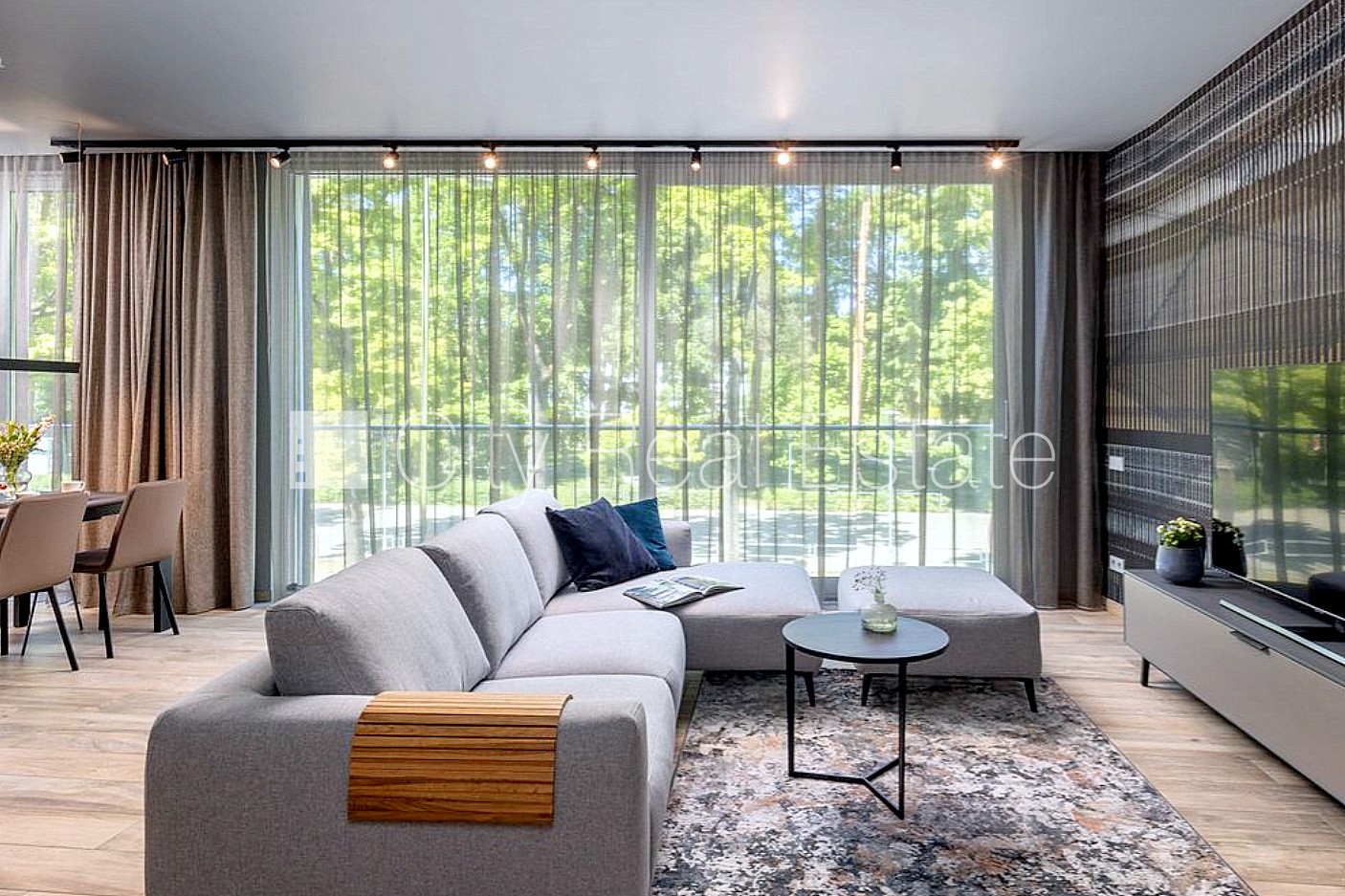 Sludinājumi. Jaunceltne, fasādes māja, labiekārtots apzaļumots pagalms, pazemes autostāvvieta, ieeja no ielas, Cena: 4700 EUR/mēn Foto #2