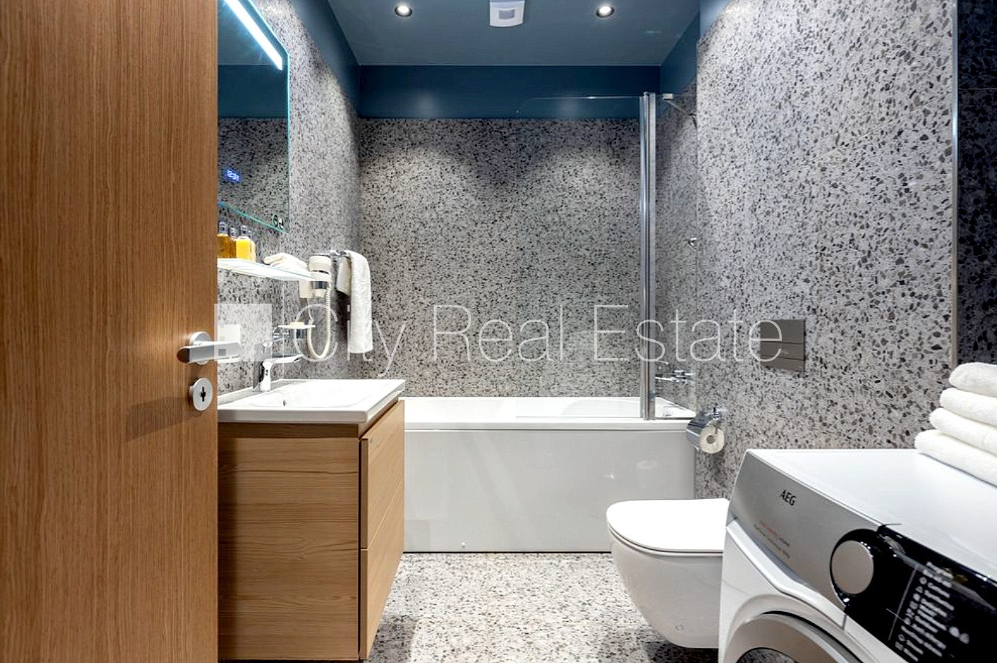 Sludinājumi. Jaunceltne, fasādes māja, labiekārtots apzaļumots pagalms, pazemes autostāvvieta, ieeja no ielas, Cena: 4700 EUR/mēn Foto #11