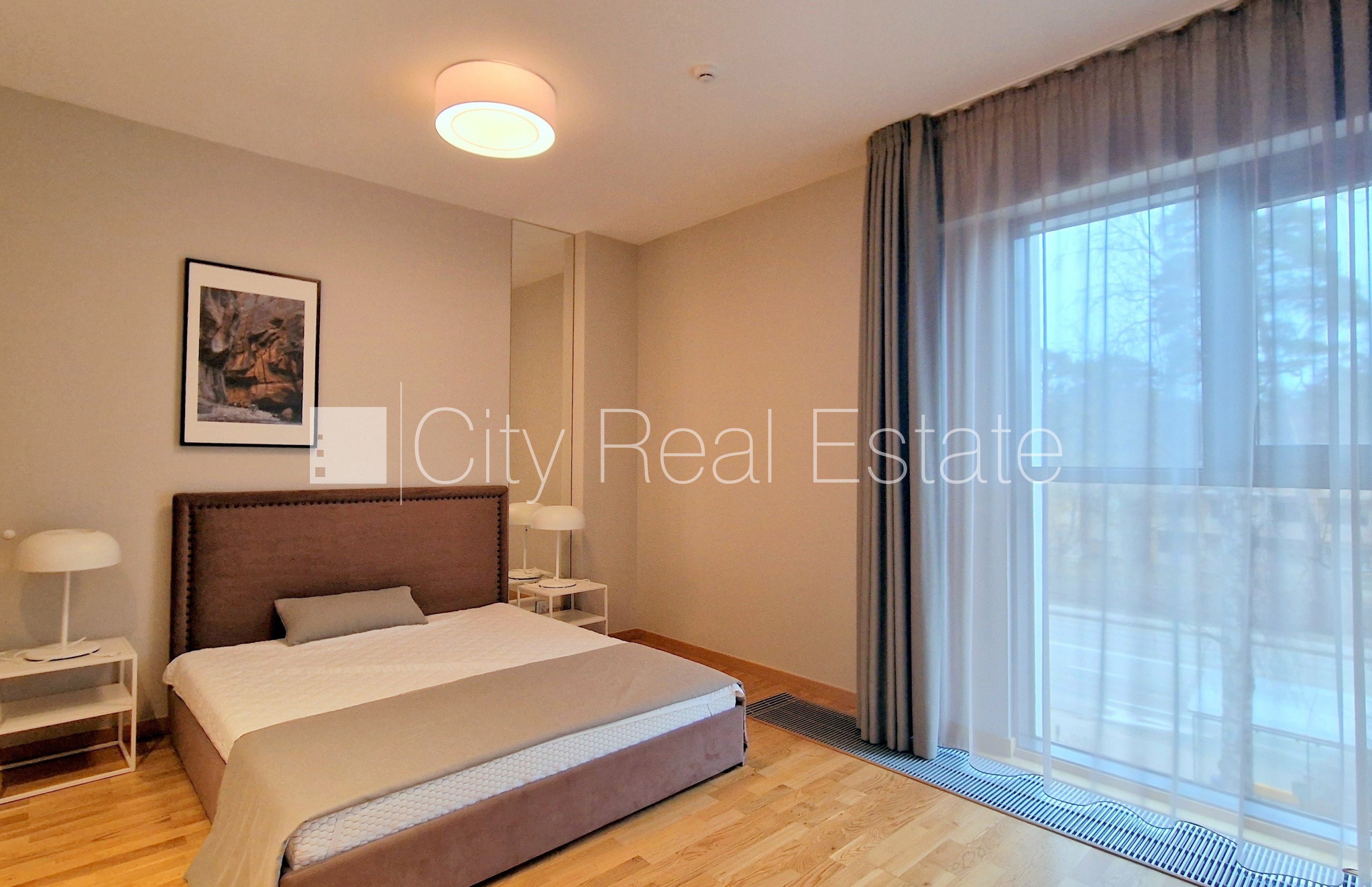 Sludinājumi. Jaunceltne, fasādes māja, labiekārtota apzaļumota teritorija, vieta automašīnai, iespēja nomāt Cena: 2000 EUR/mēn Foto #10