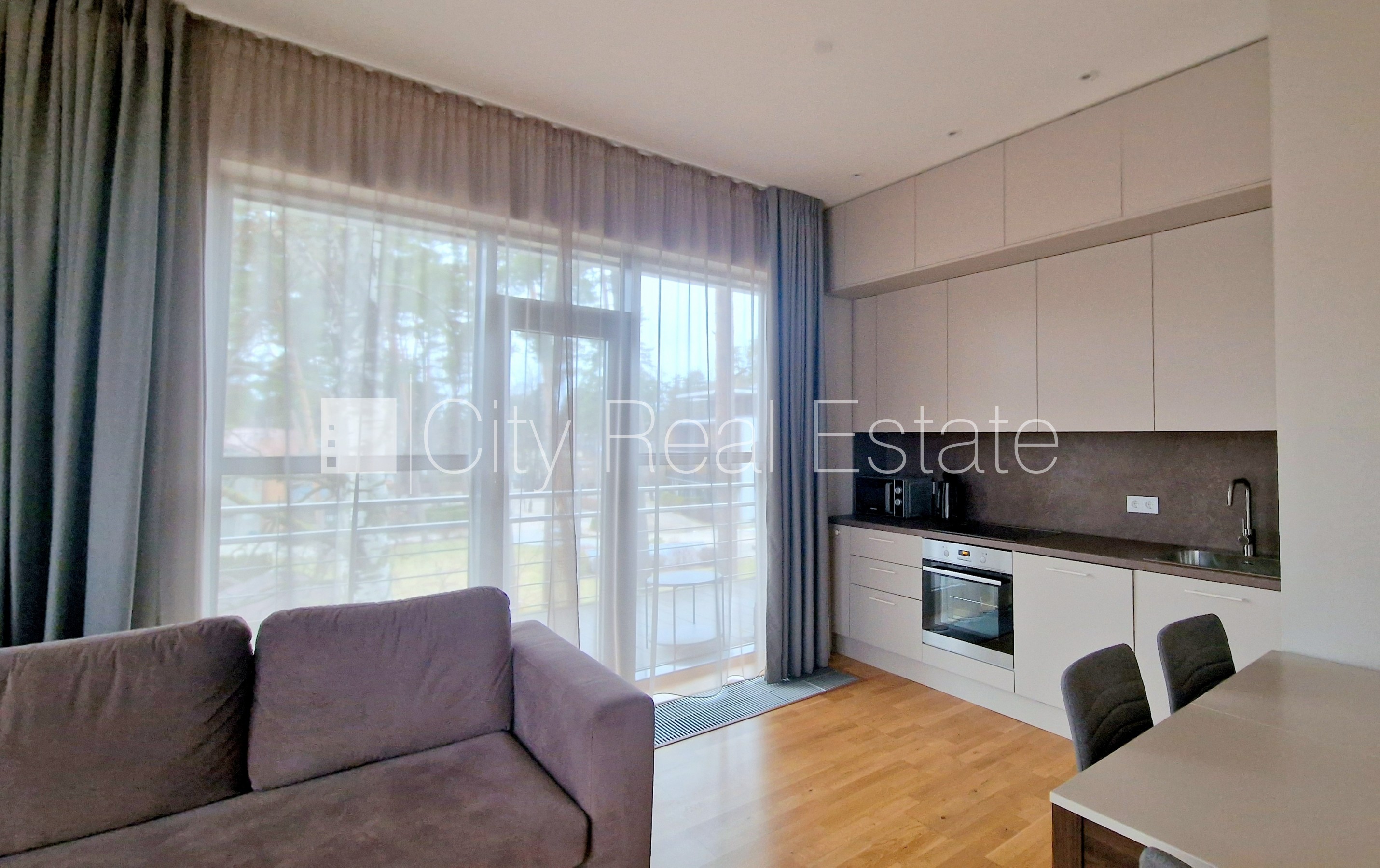 Sludinājumi. Jaunceltne, fasādes māja, labiekārtota apzaļumota teritorija, vieta automašīnai, iespēja nomāt Cena: 2000 EUR/mēn Foto #3