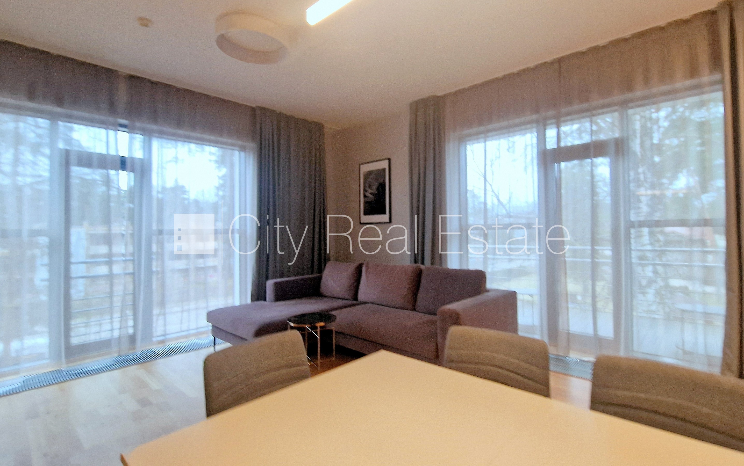 Sludinājumi. Jaunceltne, fasādes māja, labiekārtota apzaļumota teritorija, vieta automašīnai, iespēja nomāt Cena: 2000 EUR/mēn Foto #2