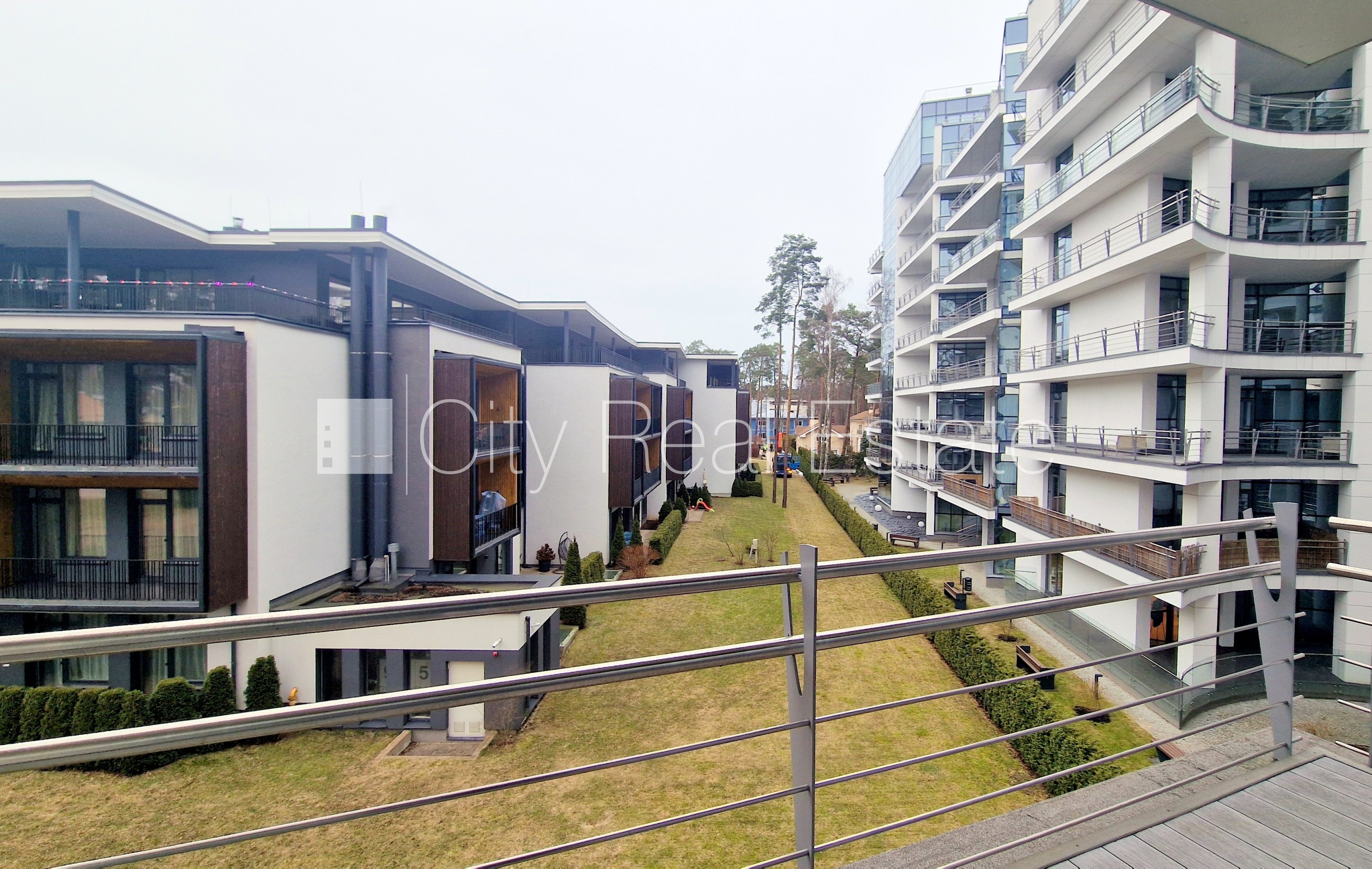 Sludinājumi. Jaunceltne, fasādes māja, labiekārtota apzaļumota teritorija, vieta automašīnai, iespēja nomāt Cena: 2000 EUR/mēn Foto #21