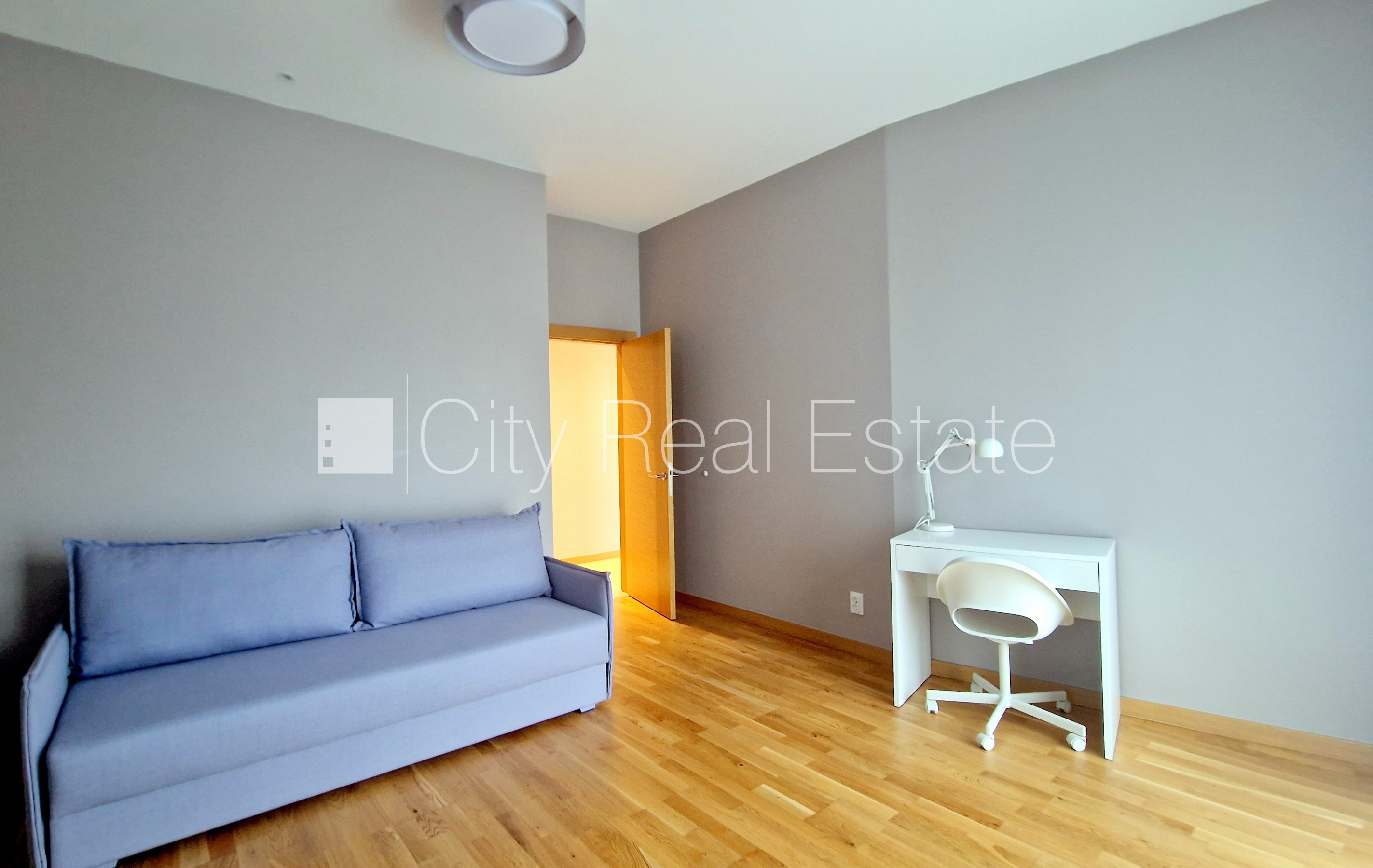 Sludinājumi. Jaunceltne, fasādes māja, labiekārtota apzaļumota teritorija, vieta automašīnai, iespēja nomāt Cena: 2000 EUR/mēn Foto #18