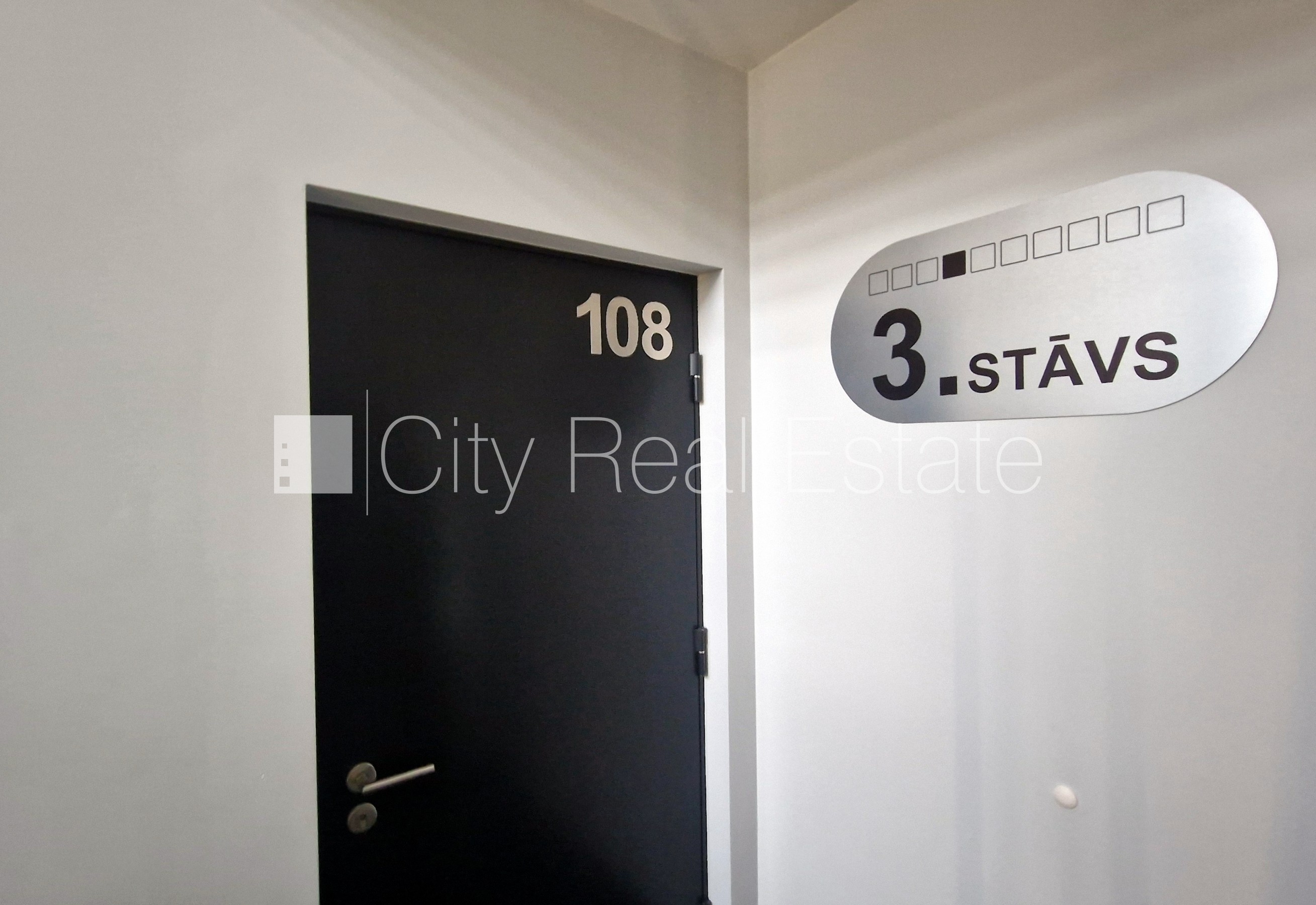 Sludinājumi. Jaunceltne, fasādes māja, labiekārtota apzaļumota teritorija, vieta automašīnai, iespēja nomāt Cena: 2000 EUR/mēn Foto #25