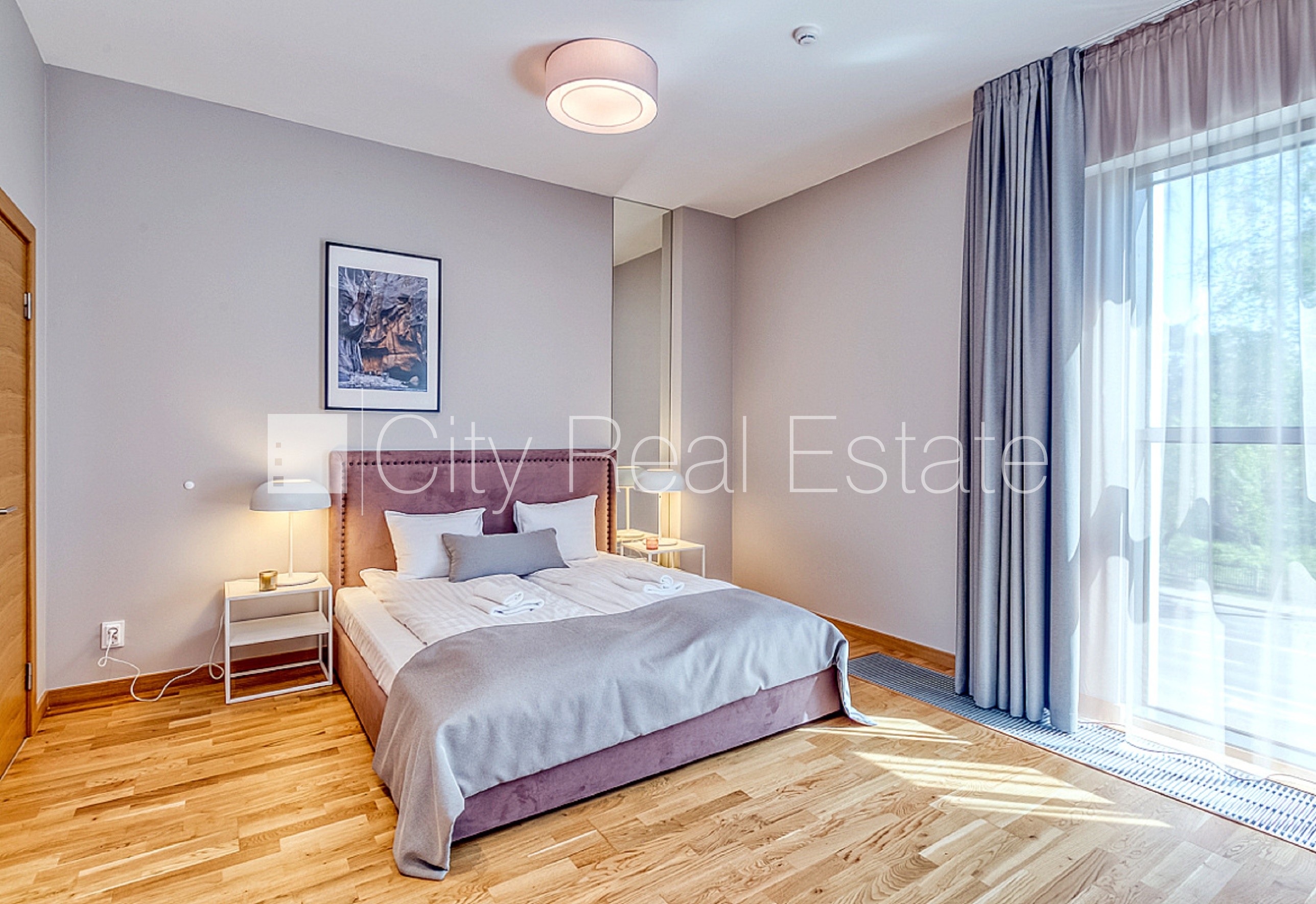 Sludinājumi. Jaunceltne, fasādes māja, labiekārtota apzaļumota teritorija, vieta automašīnai, iespēja nomāt Cena: 2000 EUR/mēn Foto #9