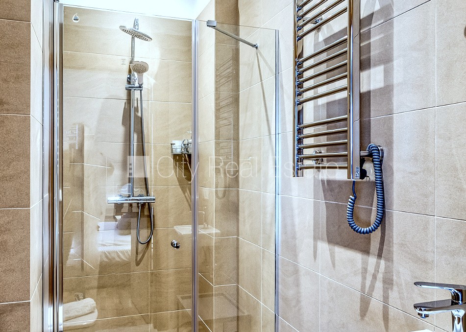 Sludinājumi. Jaunceltne, fasādes māja, labiekārtota apzaļumota teritorija, vieta automašīnai, iespēja nomāt Cena: 2000 EUR/mēn Foto #14