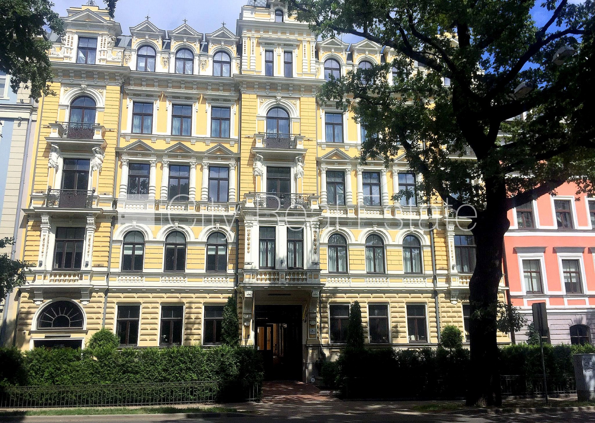 Sludinājumi. Fasādes māja, renovēta māja, labiekārtota apzaļumota teritorija, iespēja nomāt autostāvvietu, Cena: 225000 EUR Foto #25