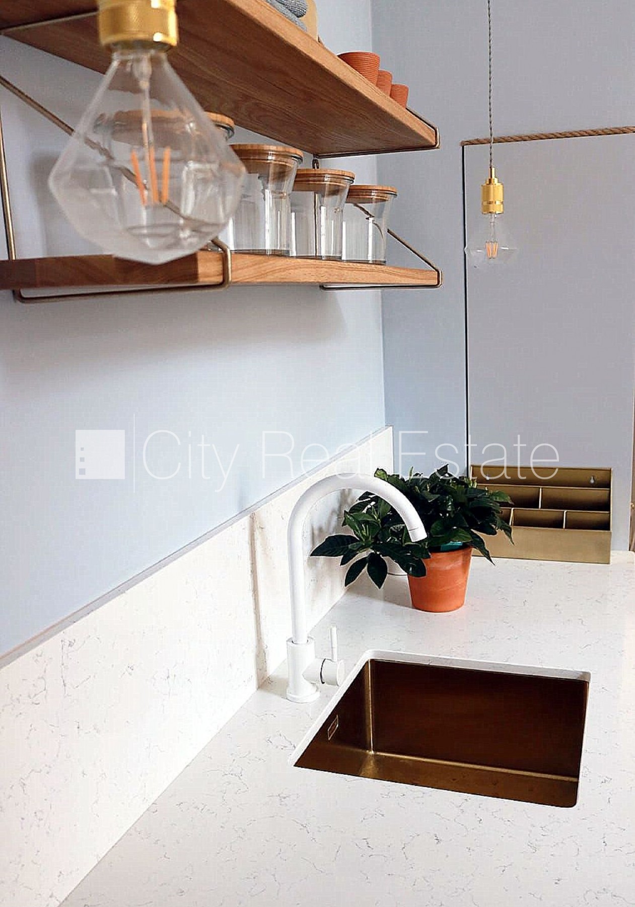 Sludinājumi. Fasādes māja, renovēta māja, labiekārtota apzaļumota teritorija, iespēja nomāt autostāvvietu, Cena: 225000 EUR Foto #9