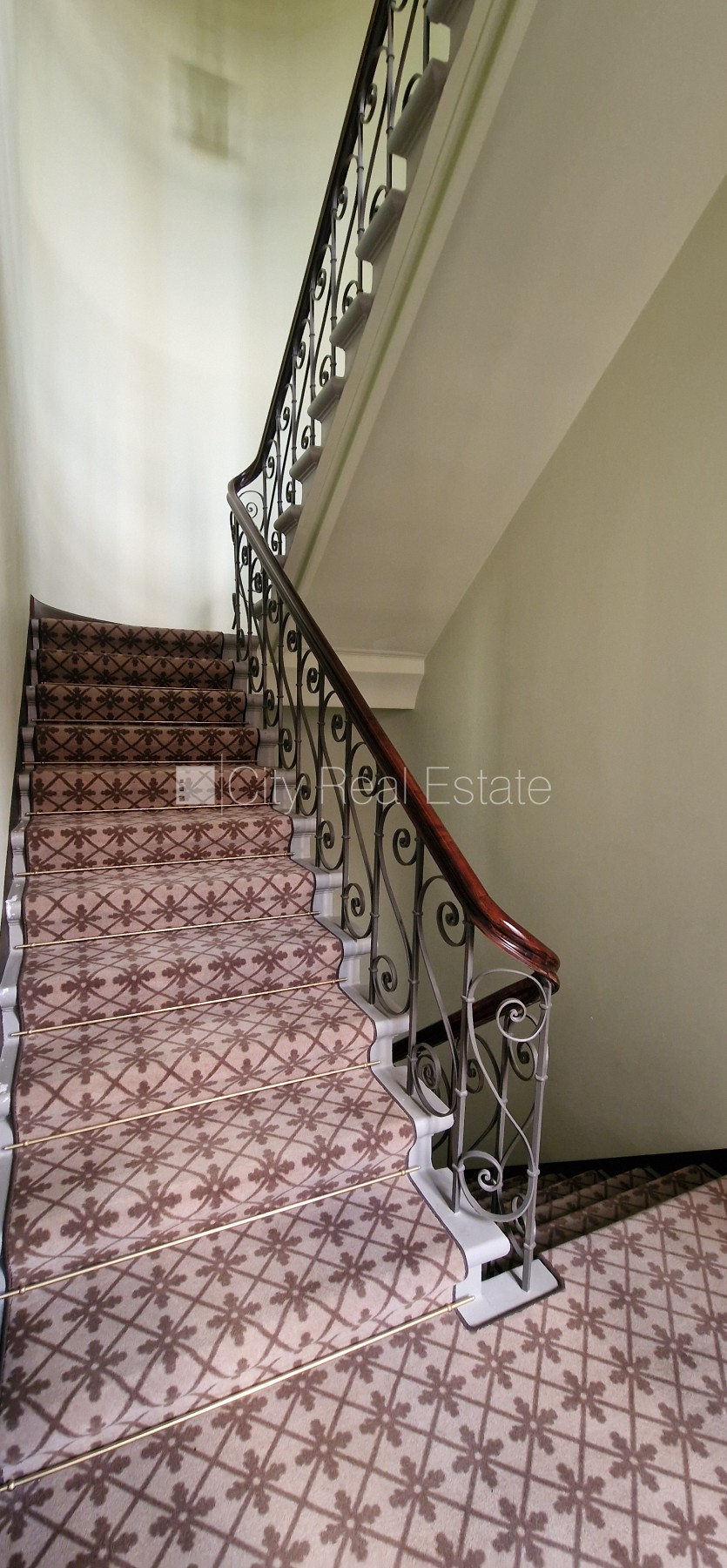 Sludinājumi. Fasādes māja, renovēta māja, labiekārtota apzaļumota teritorija, iespēja nomāt autostāvvietu, Cena: 225000 EUR Foto #17