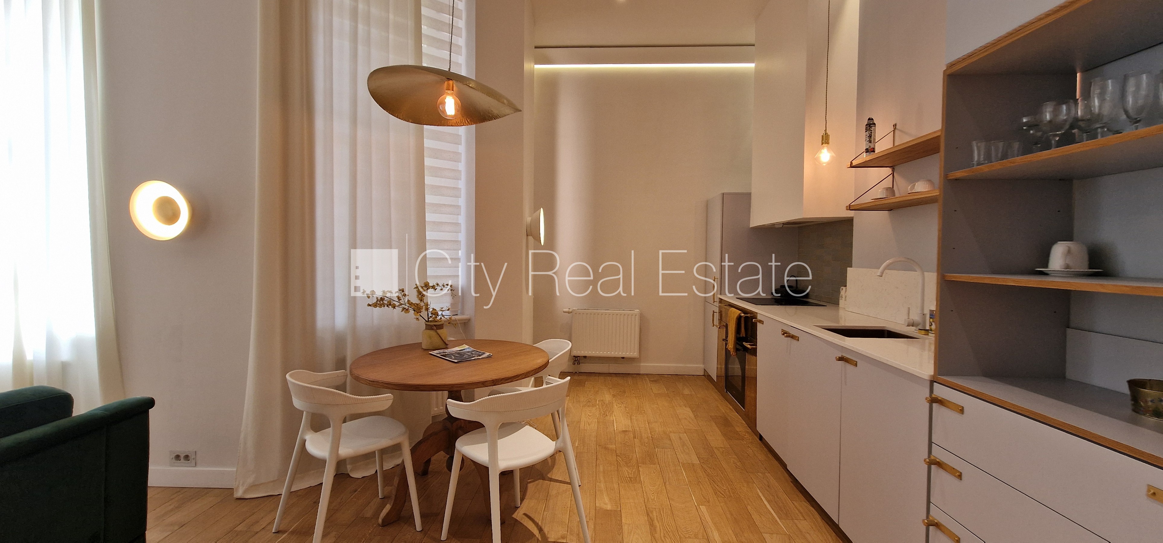 Sludinājumi. Fasādes māja, renovēta māja, labiekārtota apzaļumota teritorija, iespēja nomāt autostāvvietu, Cena: 225000 EUR Foto #5