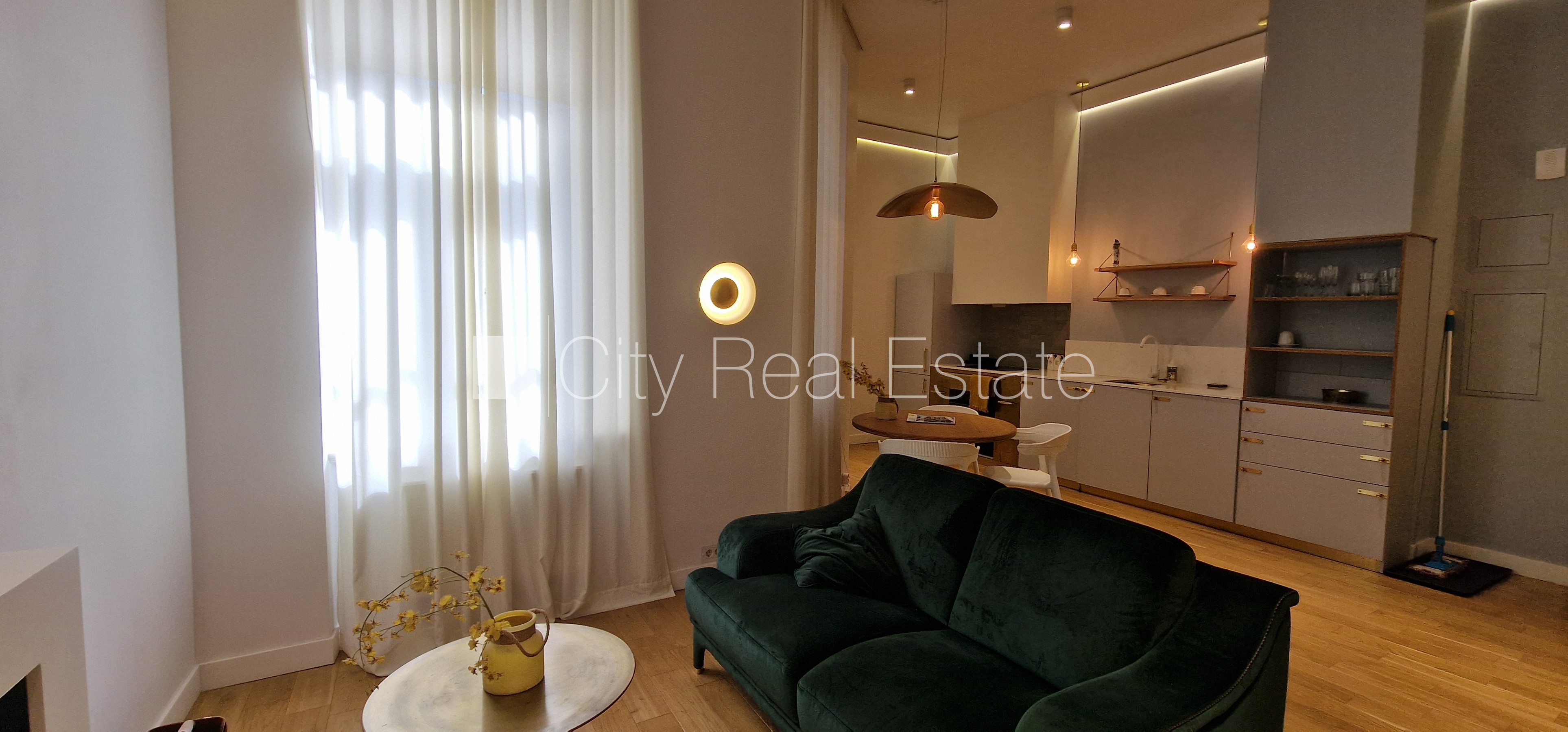 Sludinājumi. Fasādes māja, renovēta māja, labiekārtota apzaļumota teritorija, iespēja nomāt autostāvvietu, Cena: 225000 EUR Foto #3