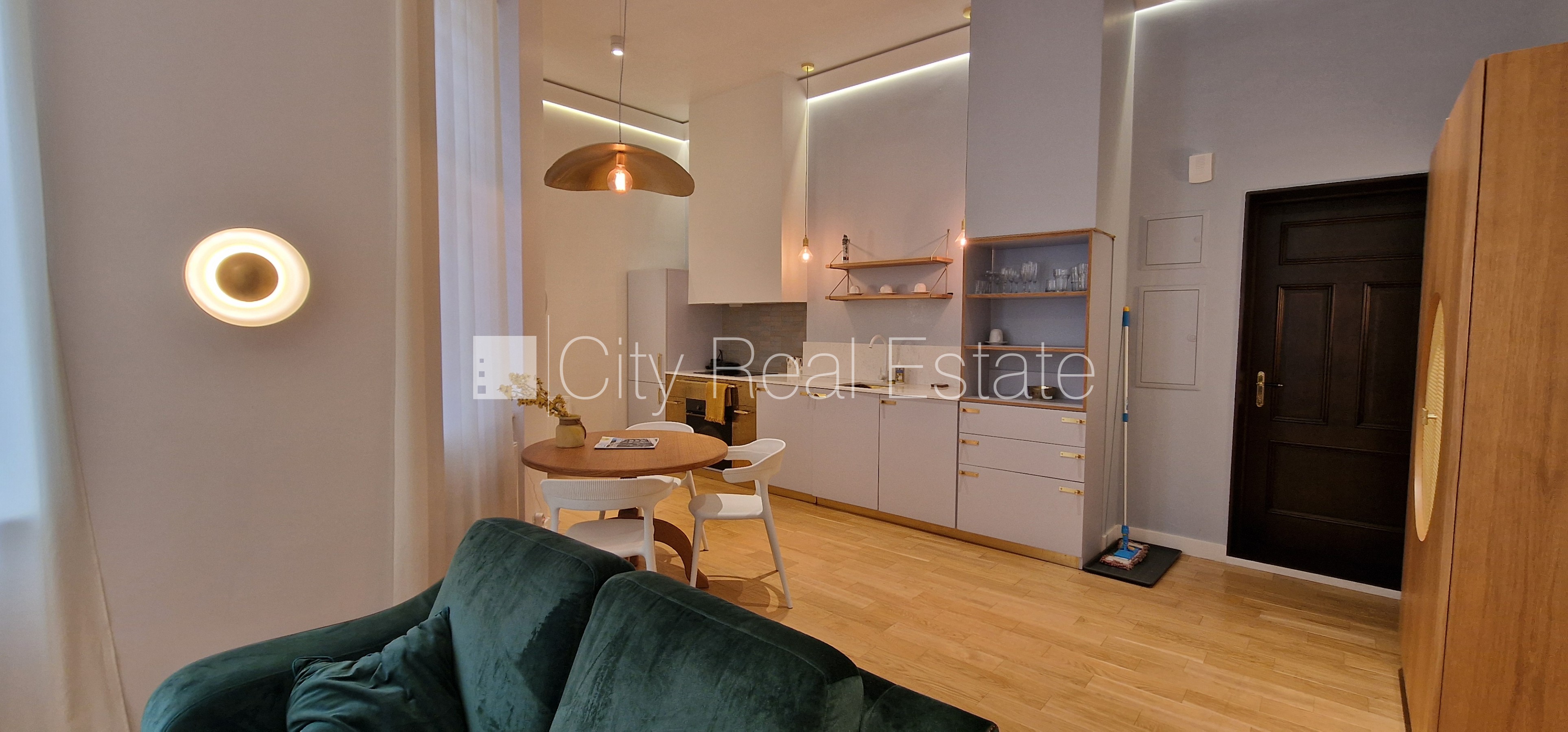 Sludinājumi. Fasādes māja, renovēta māja, labiekārtota apzaļumota teritorija, iespēja nomāt autostāvvietu, Cena: 225000 EUR Foto #4