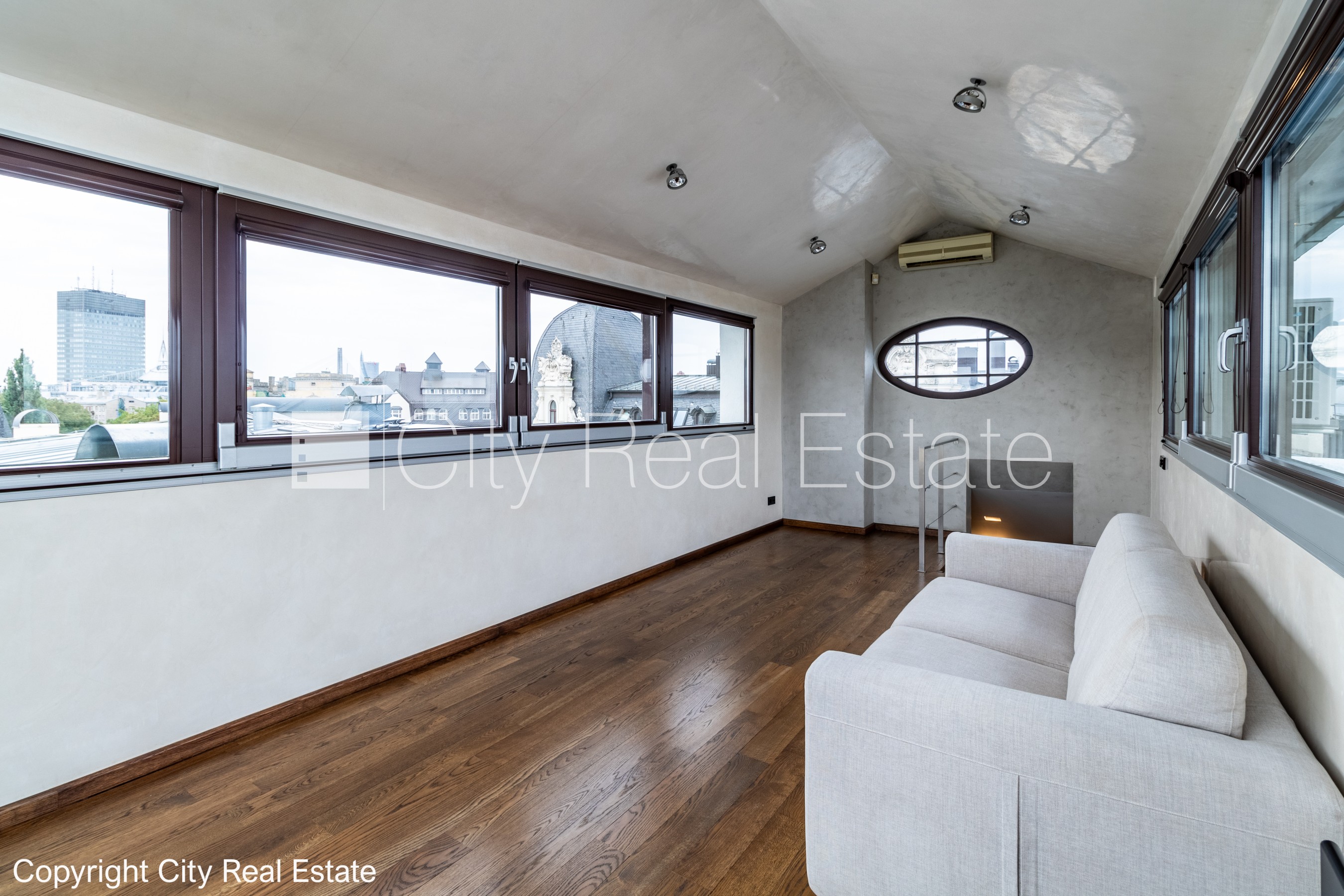 Sludinājumi. Fasādes māja, renovēta māja, slēgts pagalms, pazemes autostāvvieta, ieeja no ielas, luksuss Cena: 640000 EUR Foto #20