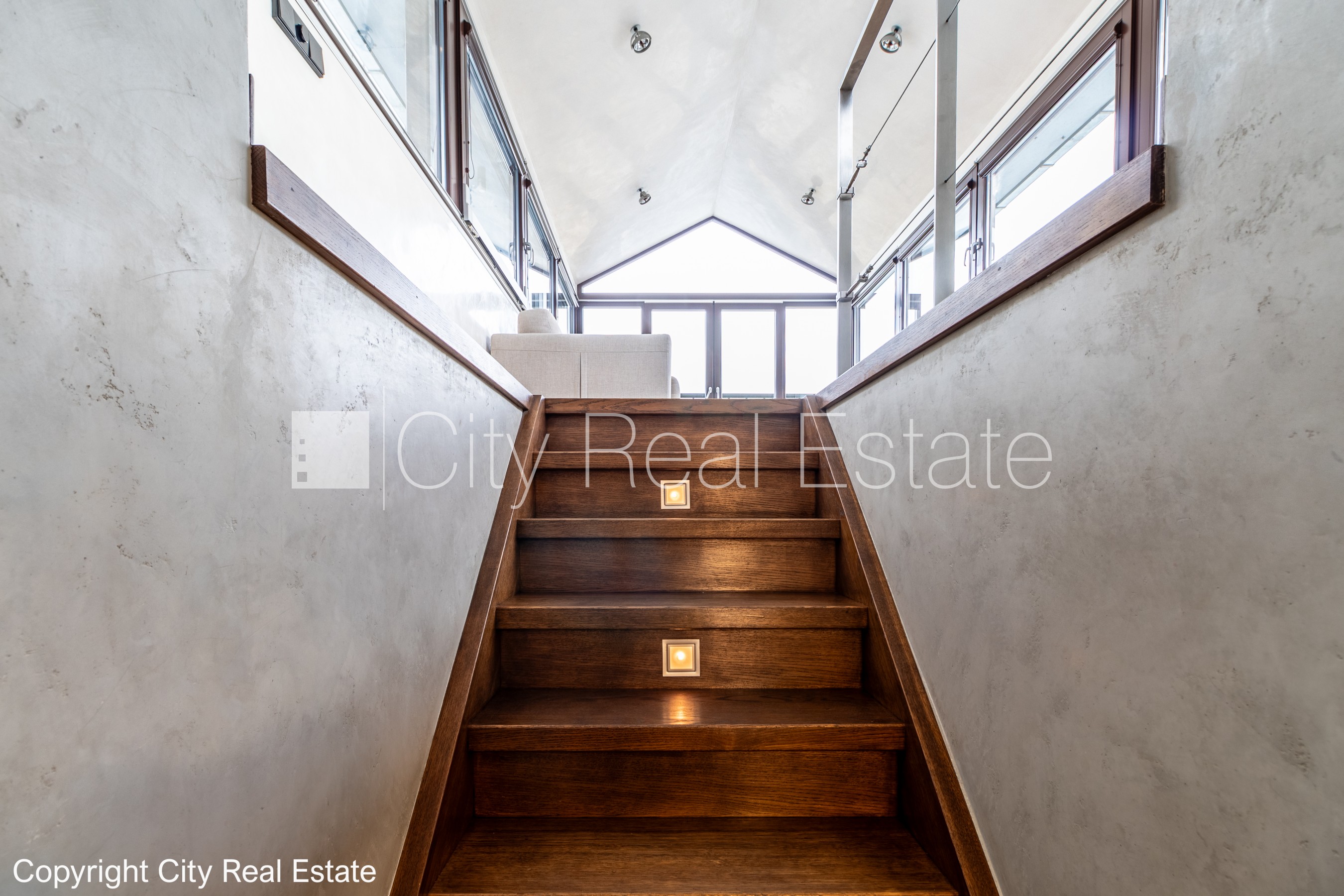 Sludinājumi. Fasādes māja, renovēta māja, slēgts pagalms, pazemes autostāvvieta, ieeja no ielas, luksuss Cena: 640000 EUR Foto #15