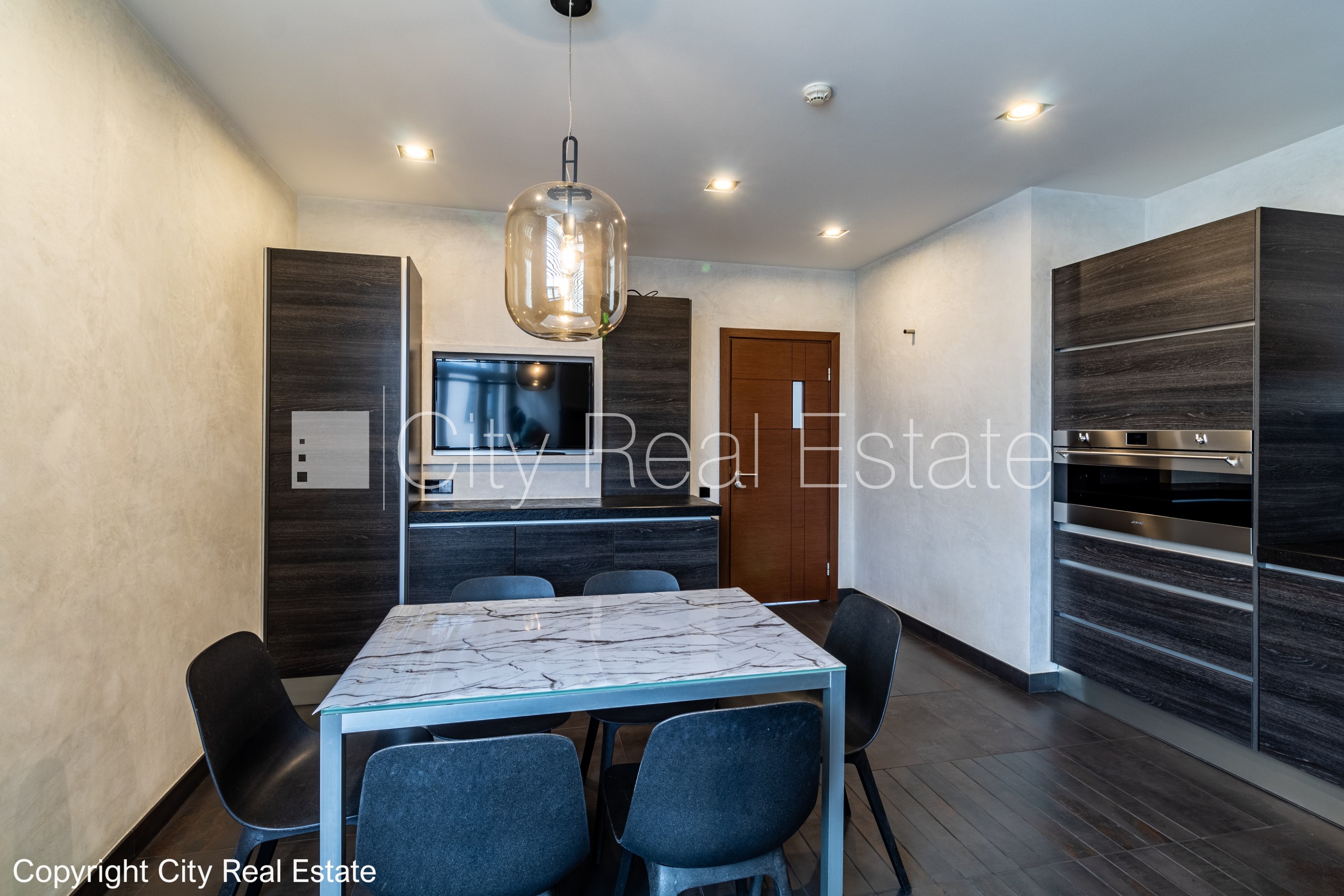 Sludinājumi. Fasādes māja, renovēta māja, slēgts pagalms, pazemes autostāvvieta, ieeja no ielas, luksuss Cena: 640000 EUR Foto #8