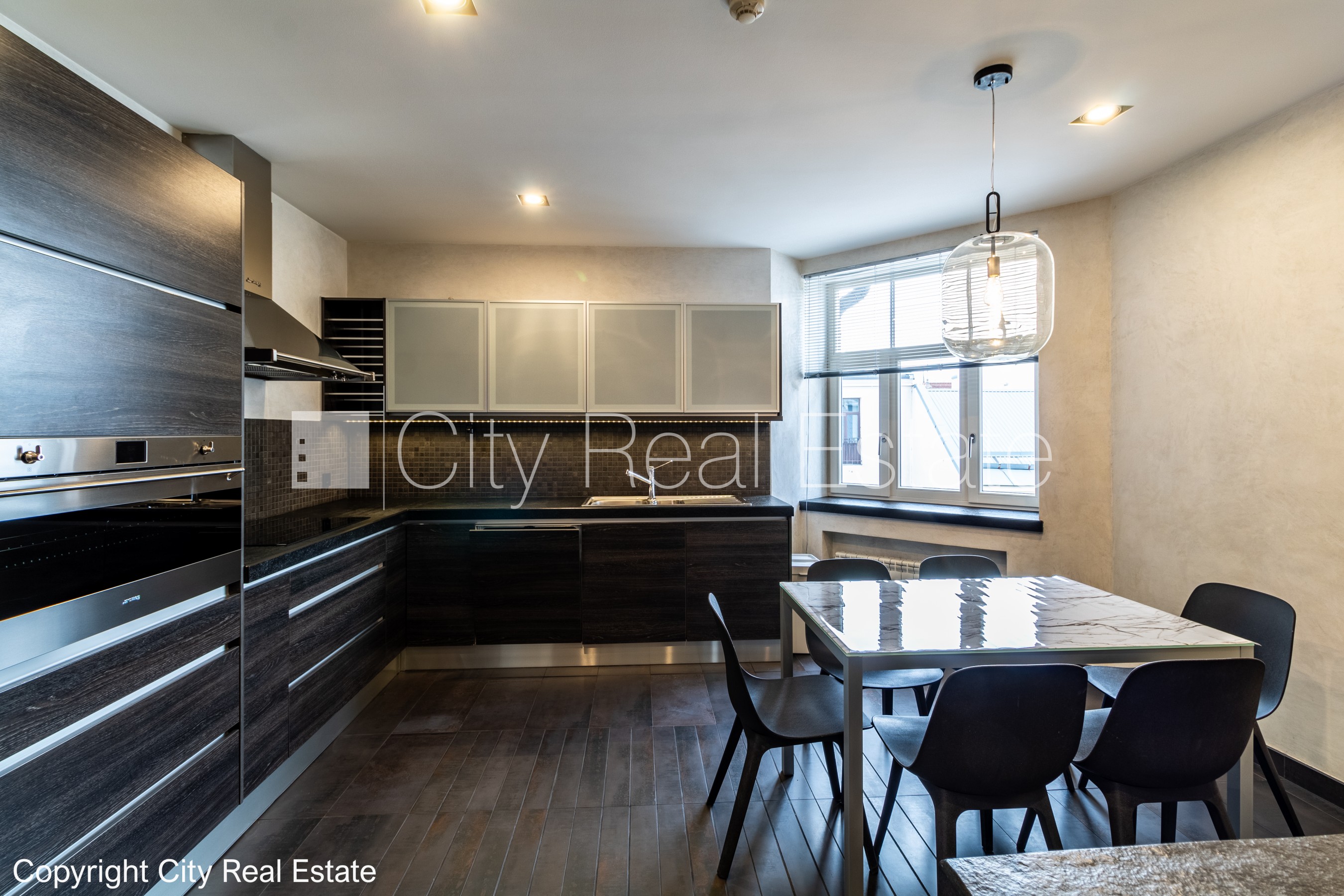 Sludinājumi. Fasādes māja, renovēta māja, slēgts pagalms, pazemes autostāvvieta, ieeja no ielas, luksuss Cena: 640000 EUR Foto #5